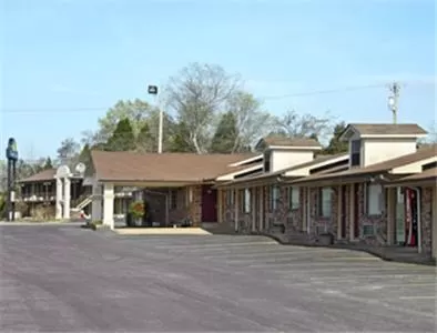 Property building in Sunset Inn Clarksville