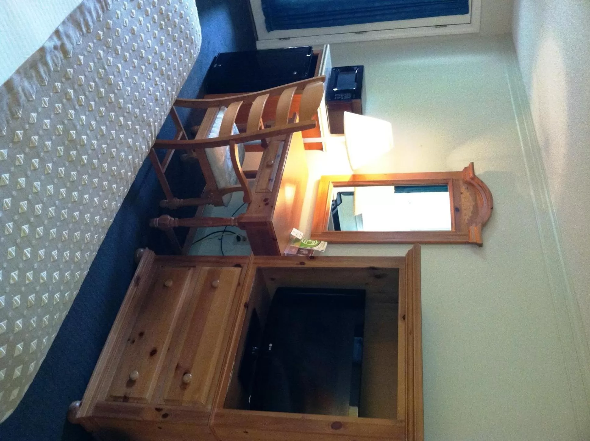 Seating area in Lake Chatuge Lodge