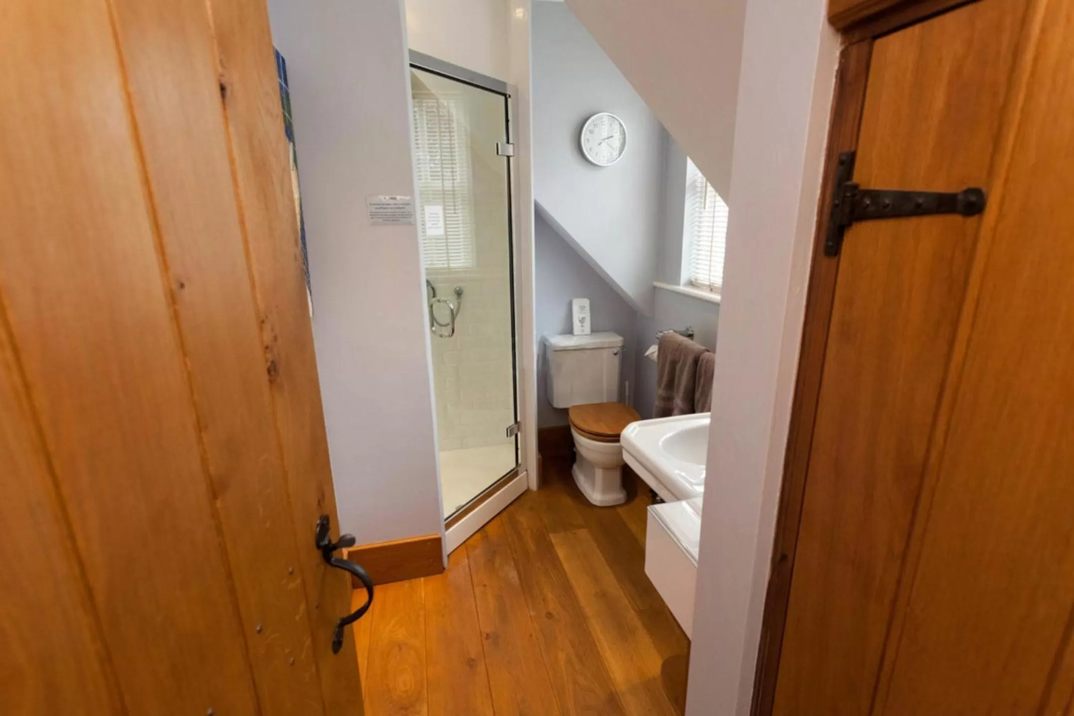 Bathroom, Bed in Hanger Down House Bed and Breakfast