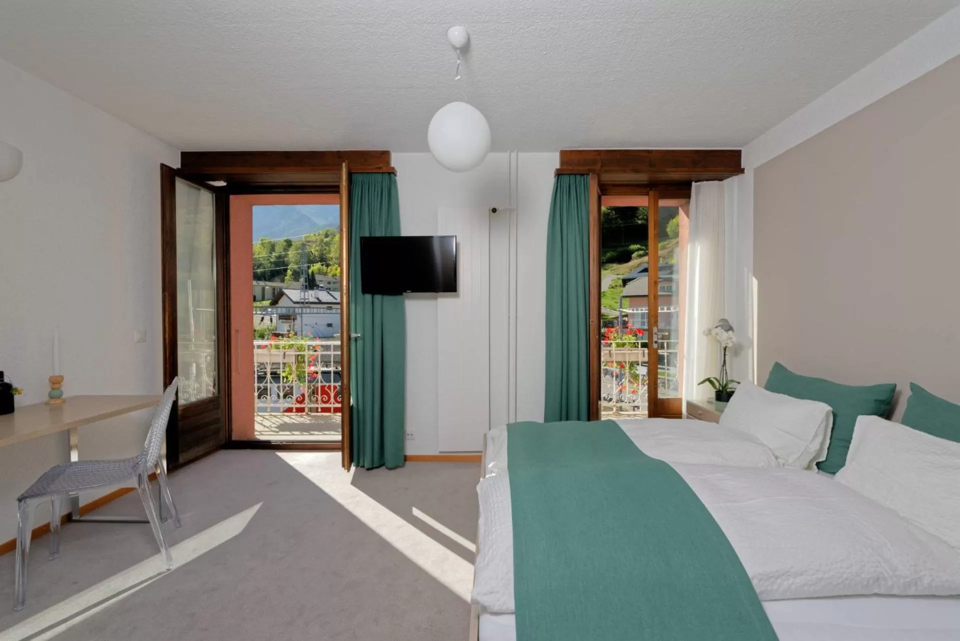 Balcony/Terrace, Bed in Hôtel Terminus