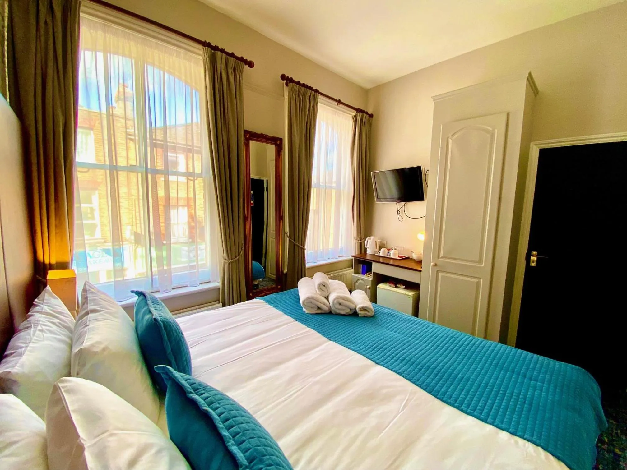 Bed in The Red Cow - Guest House