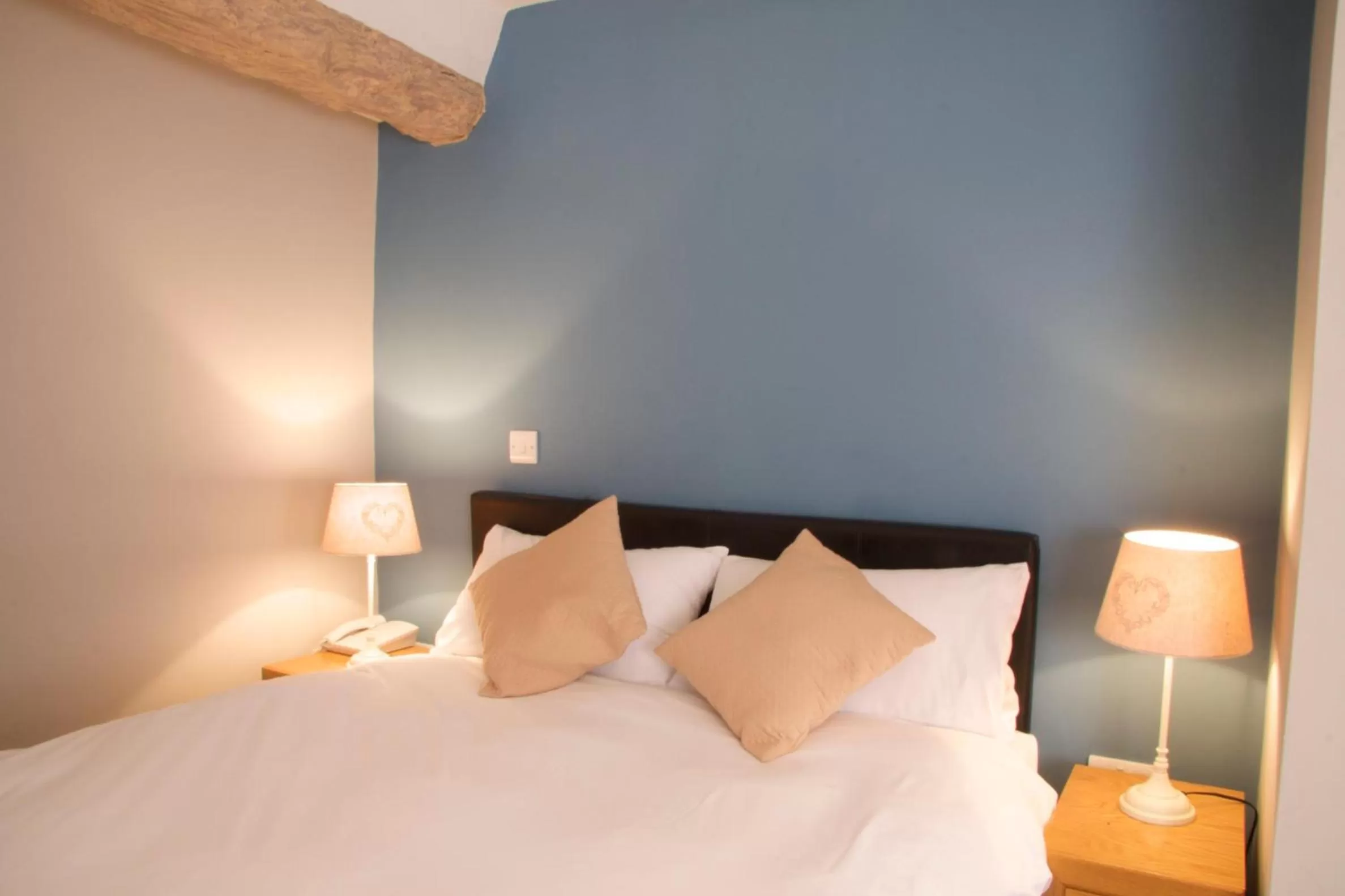 Bed in The Oak House Hotel