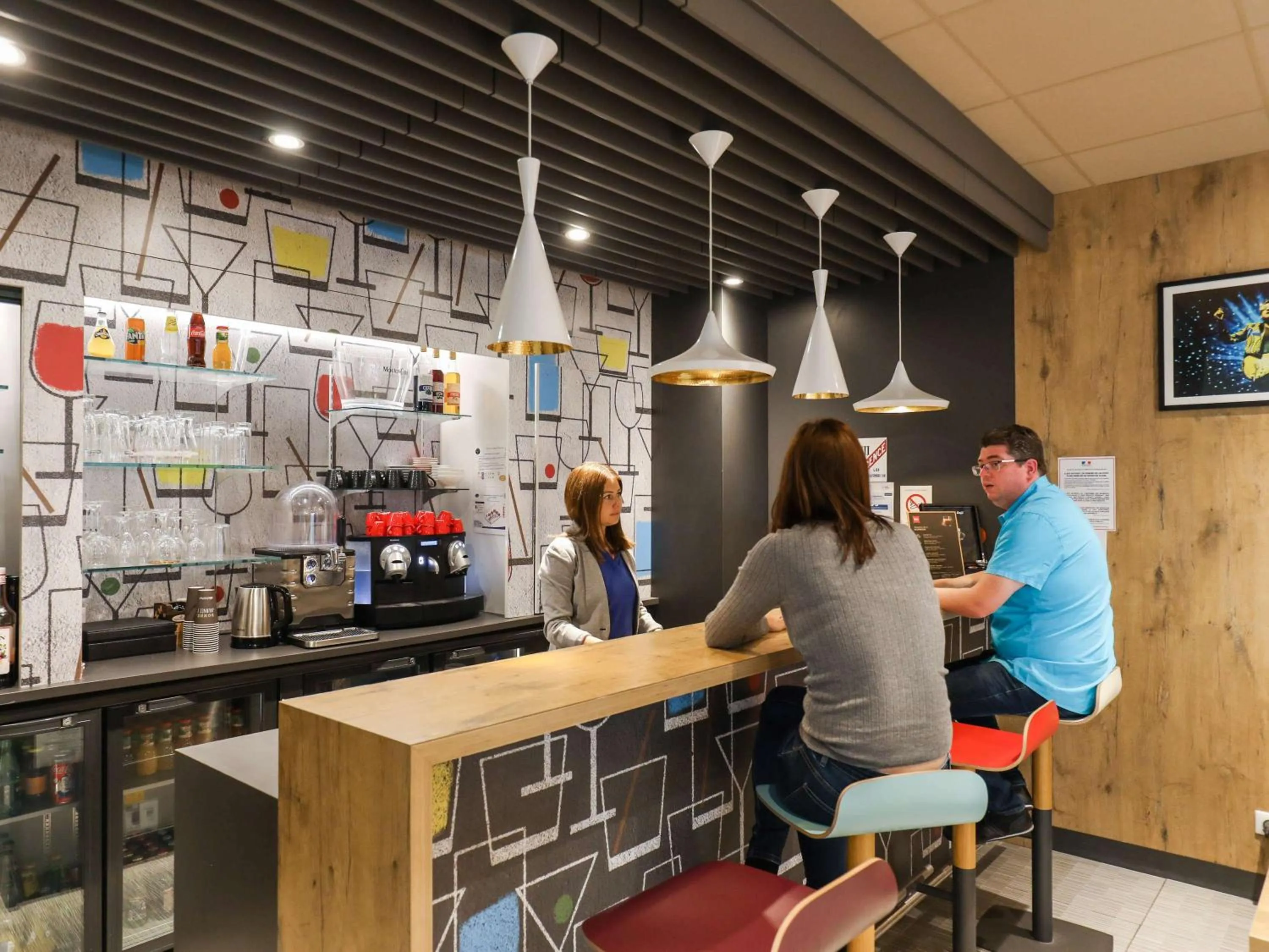 Lounge or bar in ibis Saint Germain en Laye Centre