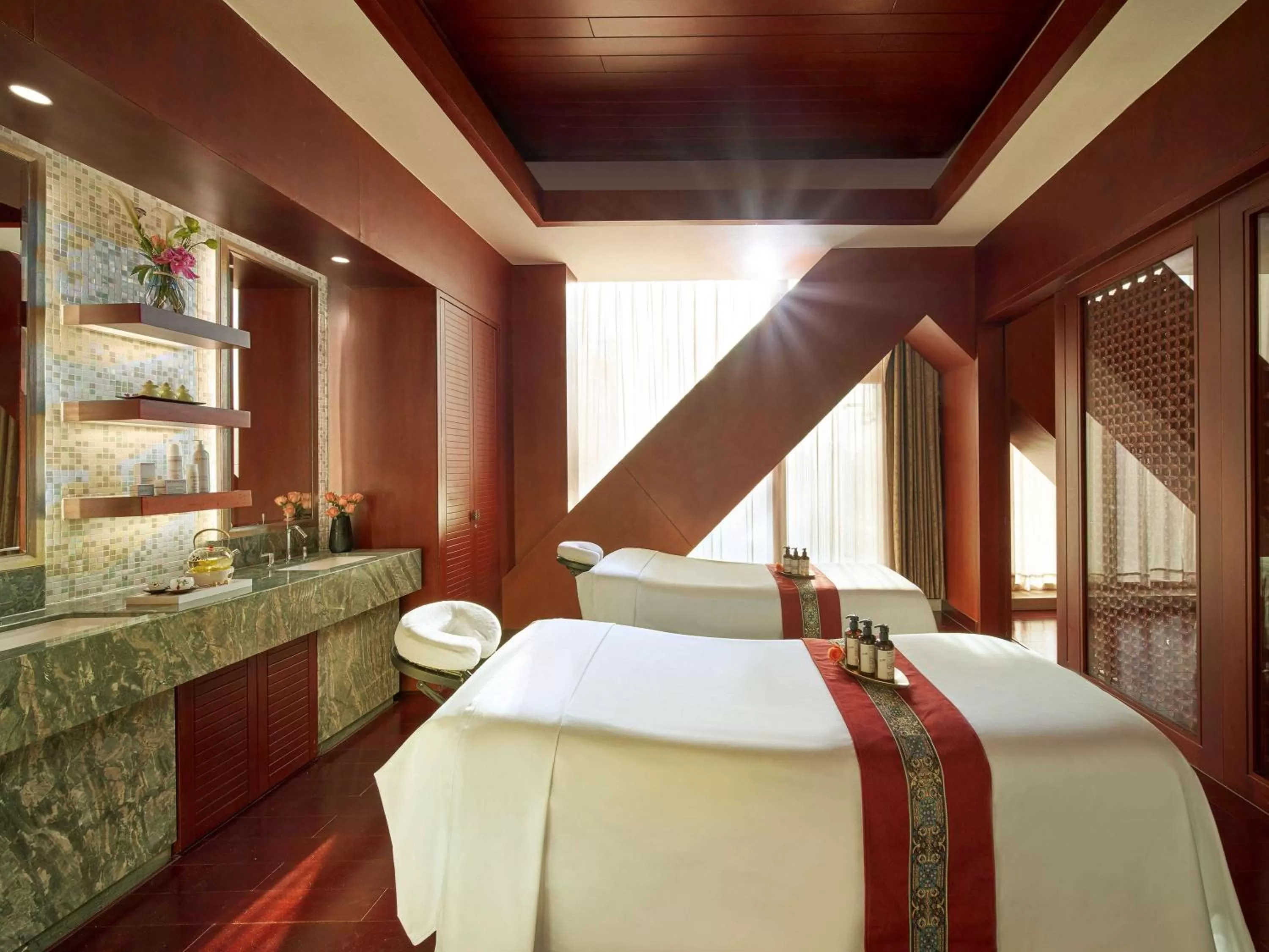 Spa and wellness centre/facilities, Bed in Fairmont Beijing