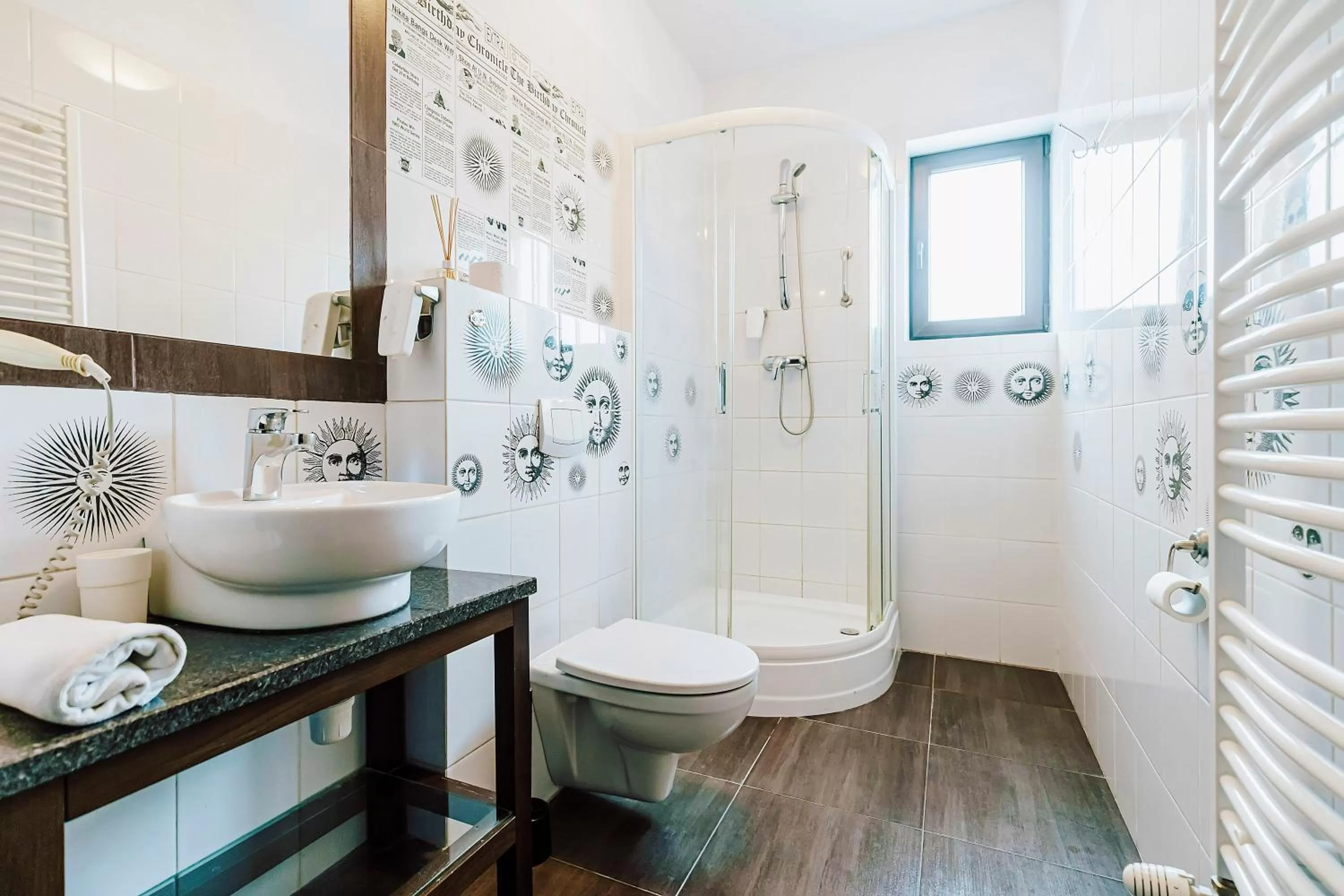 Shower in Hotel Willowa