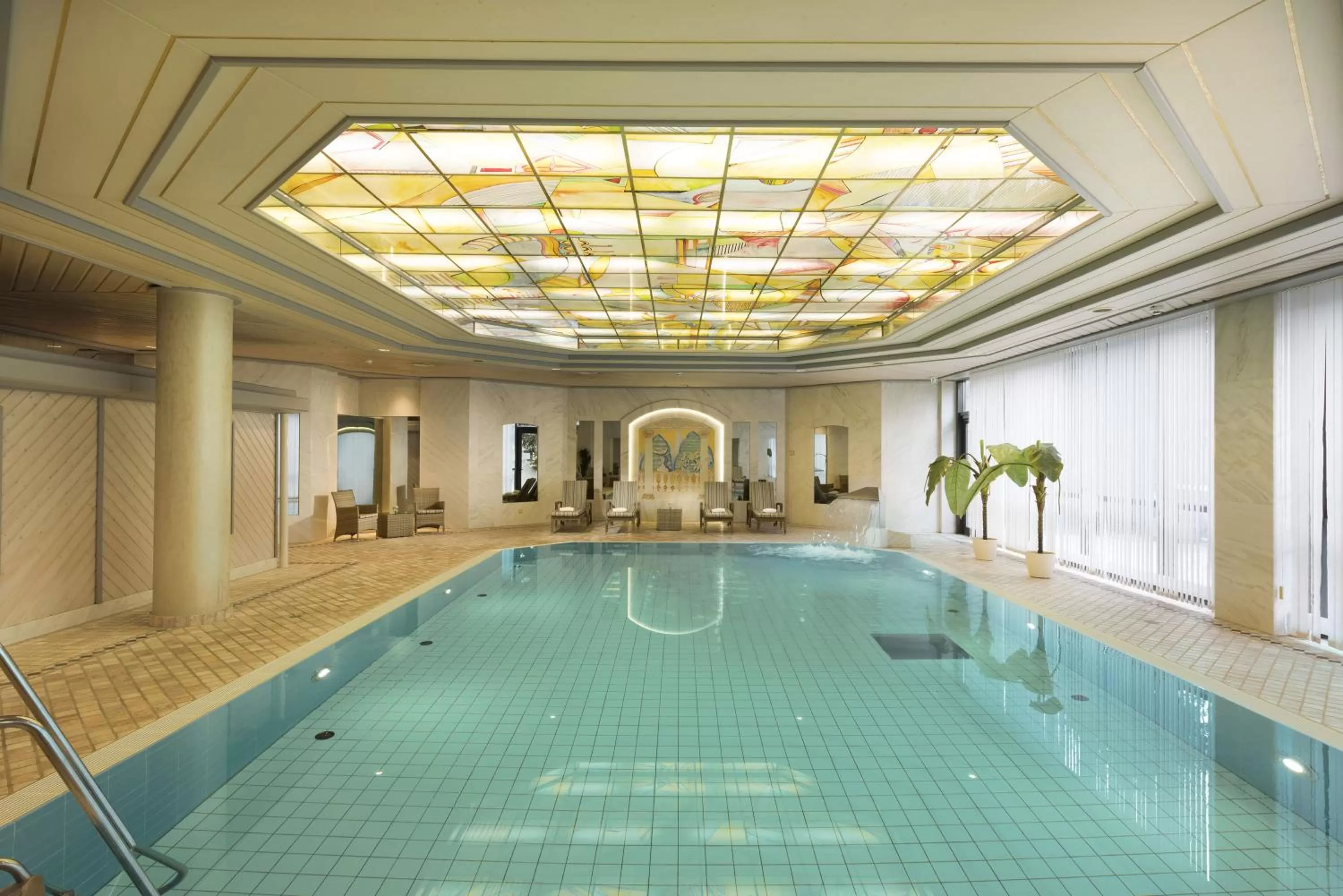 Swimming pool in Maritim Hotel Ulm