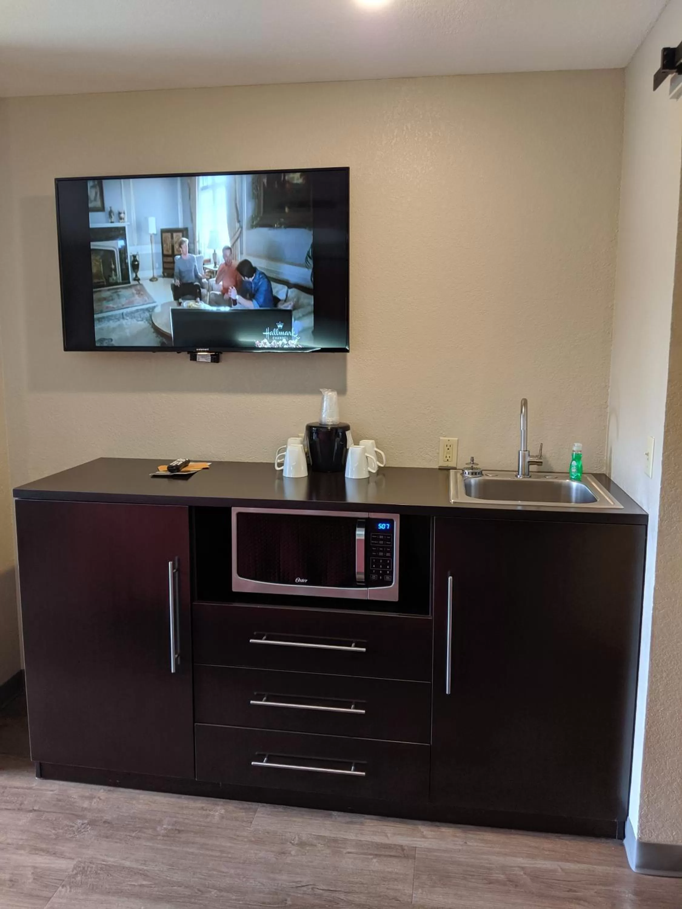 TV/Entertainment Center in Riverside Tower