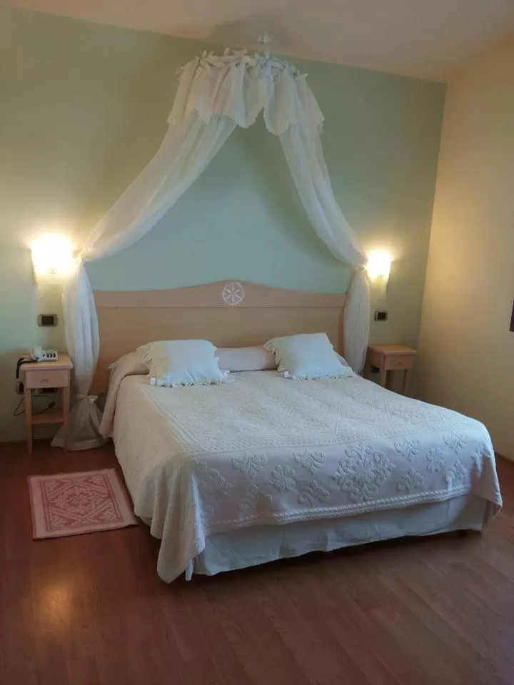 Bedroom, Bed in Gentarrubia