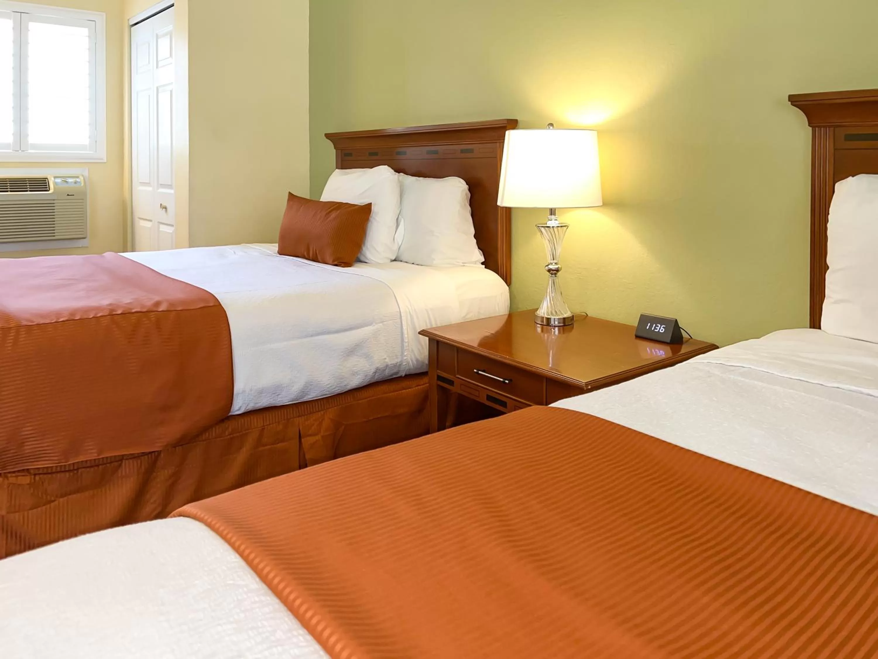 View (from property/room), Bed in The Old West Inn