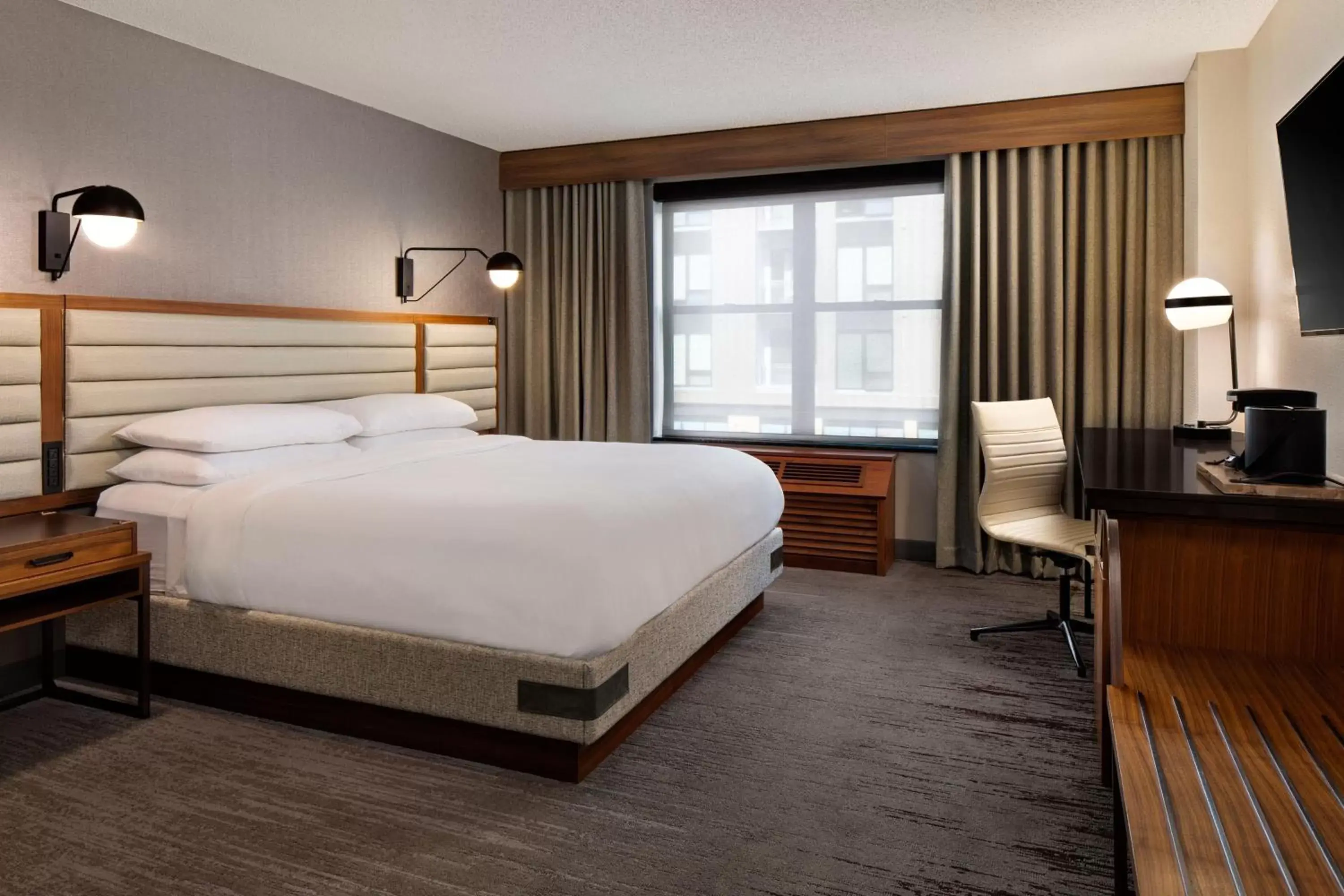 Deluxe King Room in Renaissance Minneapolis Hotel, The Depot Deluxe King Room in Renaissance Minneapolis Hotel, The Depot