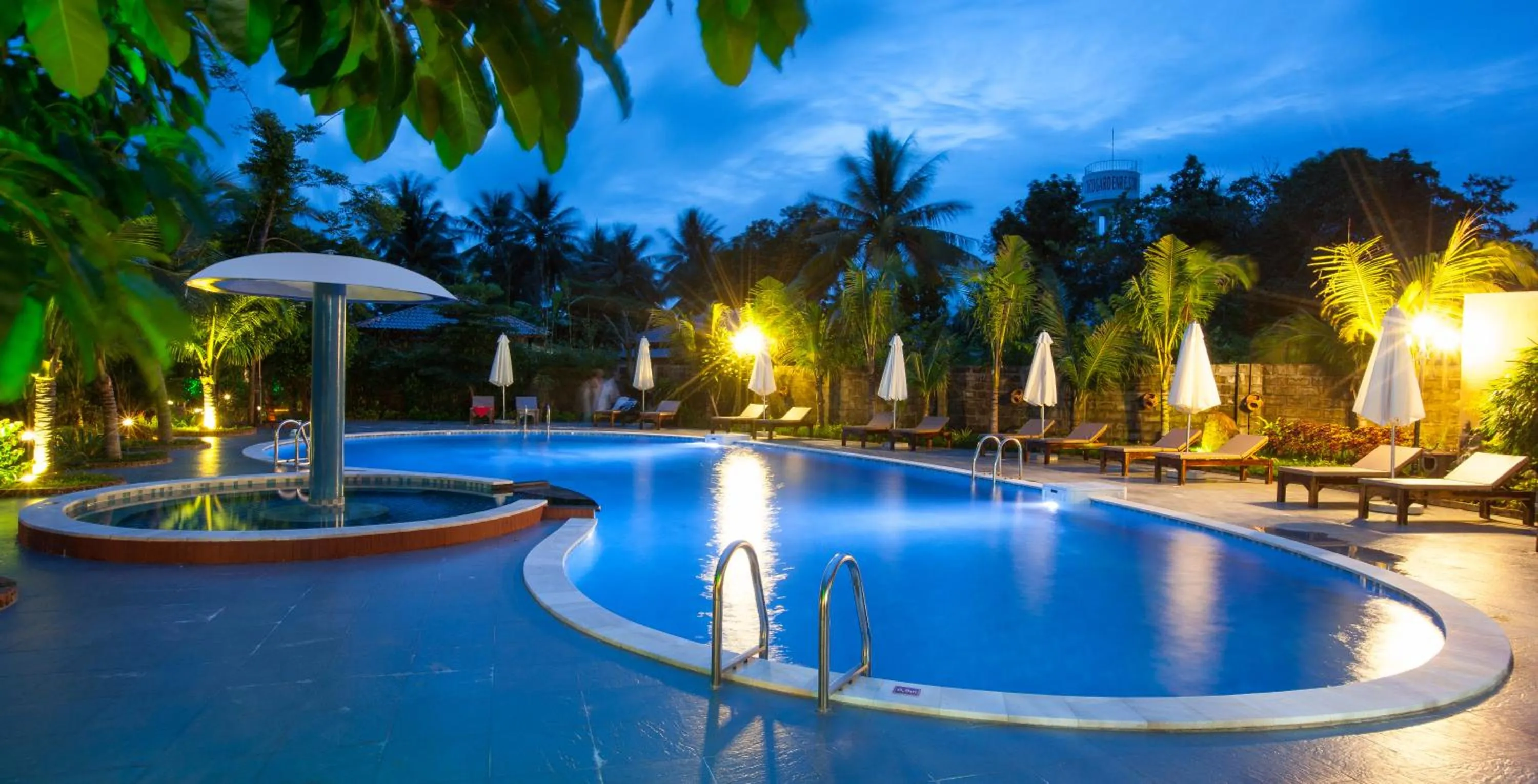 Swimming pool in Elwood Premier Resort Phu Quoc