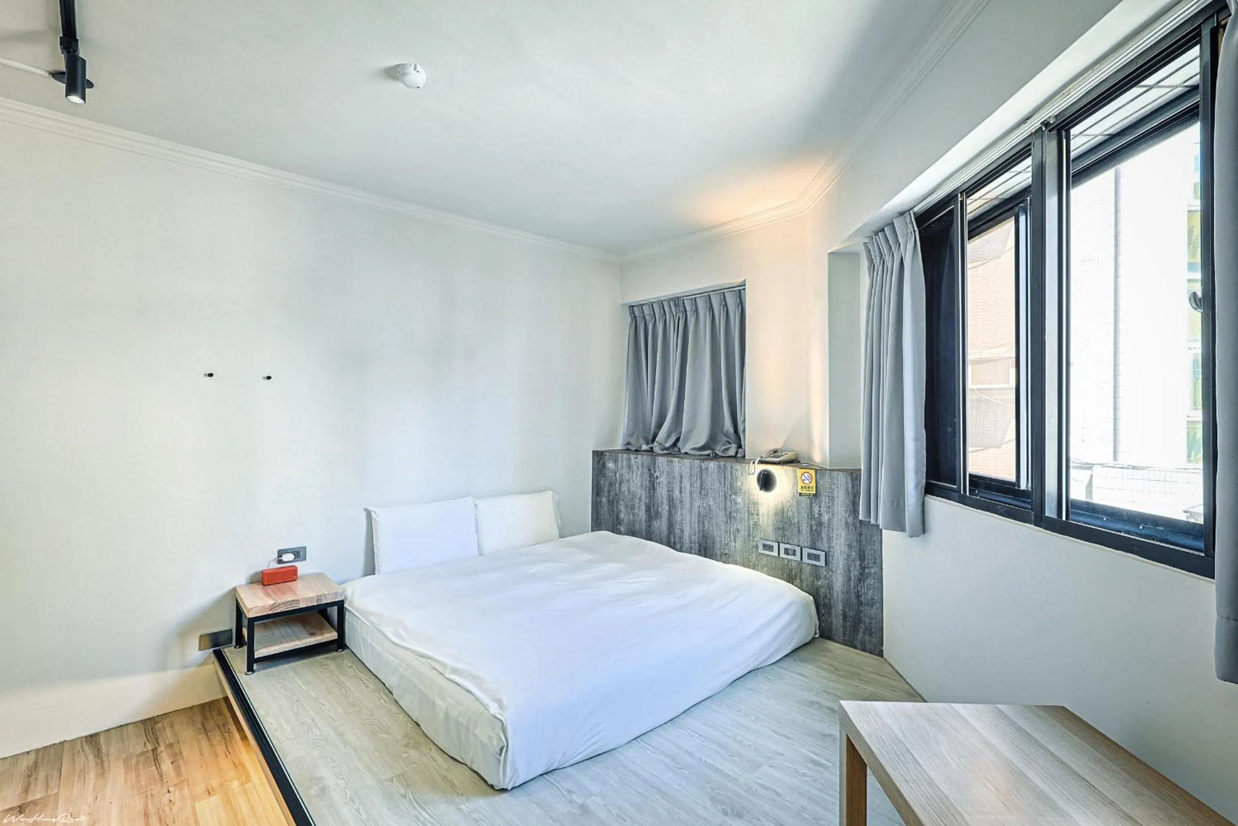 Bed in 亞馨文旅 近東大門夜市 有免費停車場 可自助入住