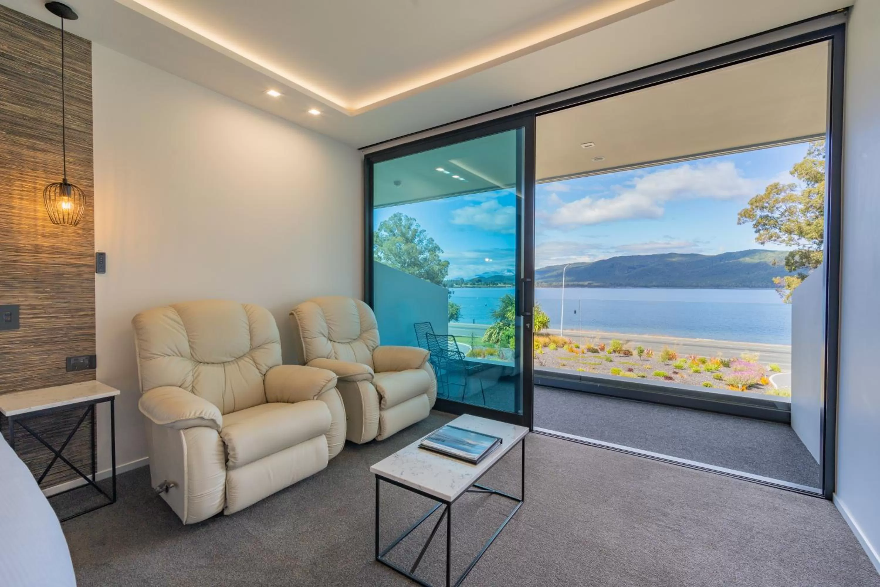 Living room in Fiordland Lakeview Motel and Apartments