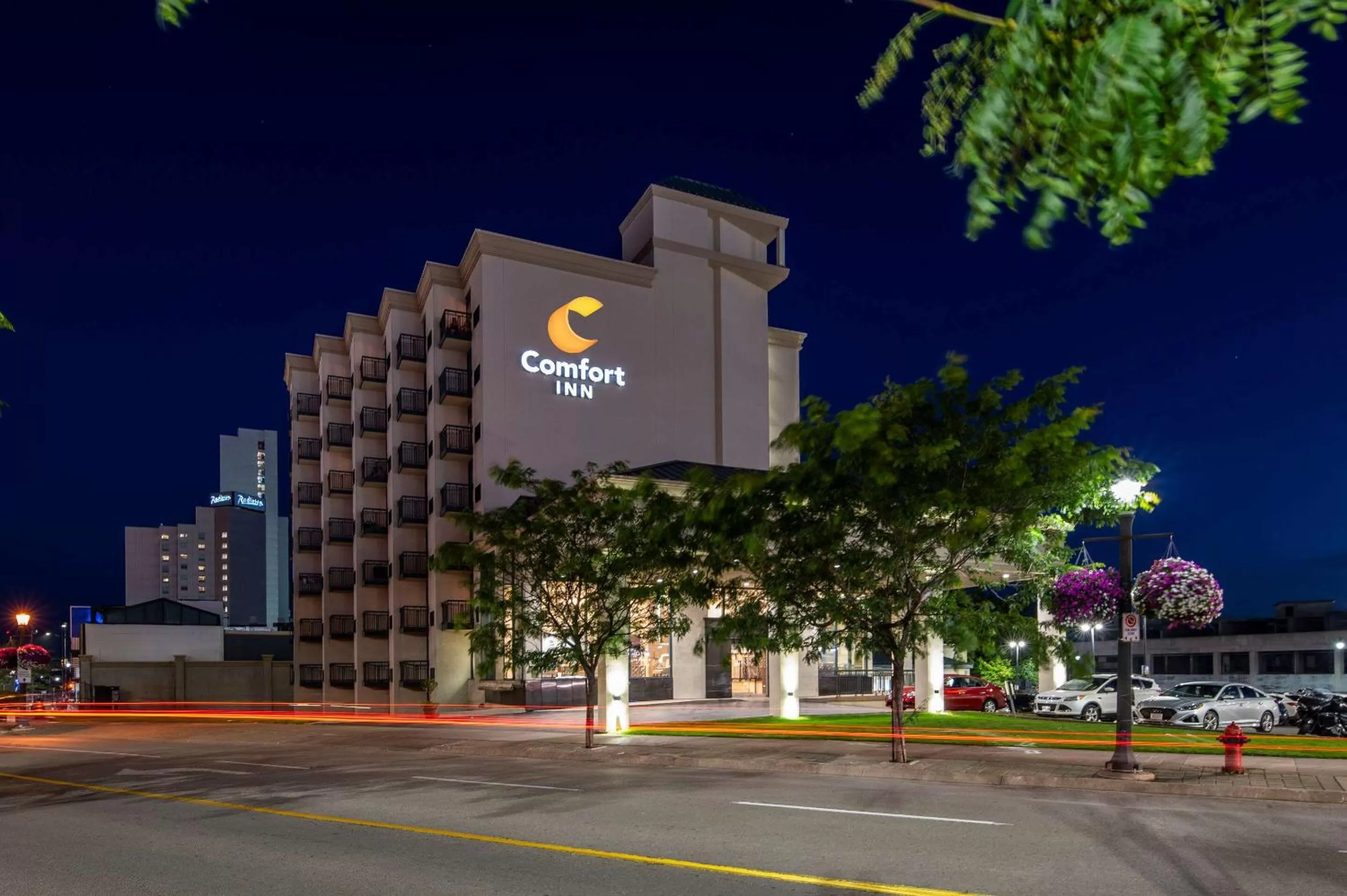 Property building in Comfort Inn Fallsview