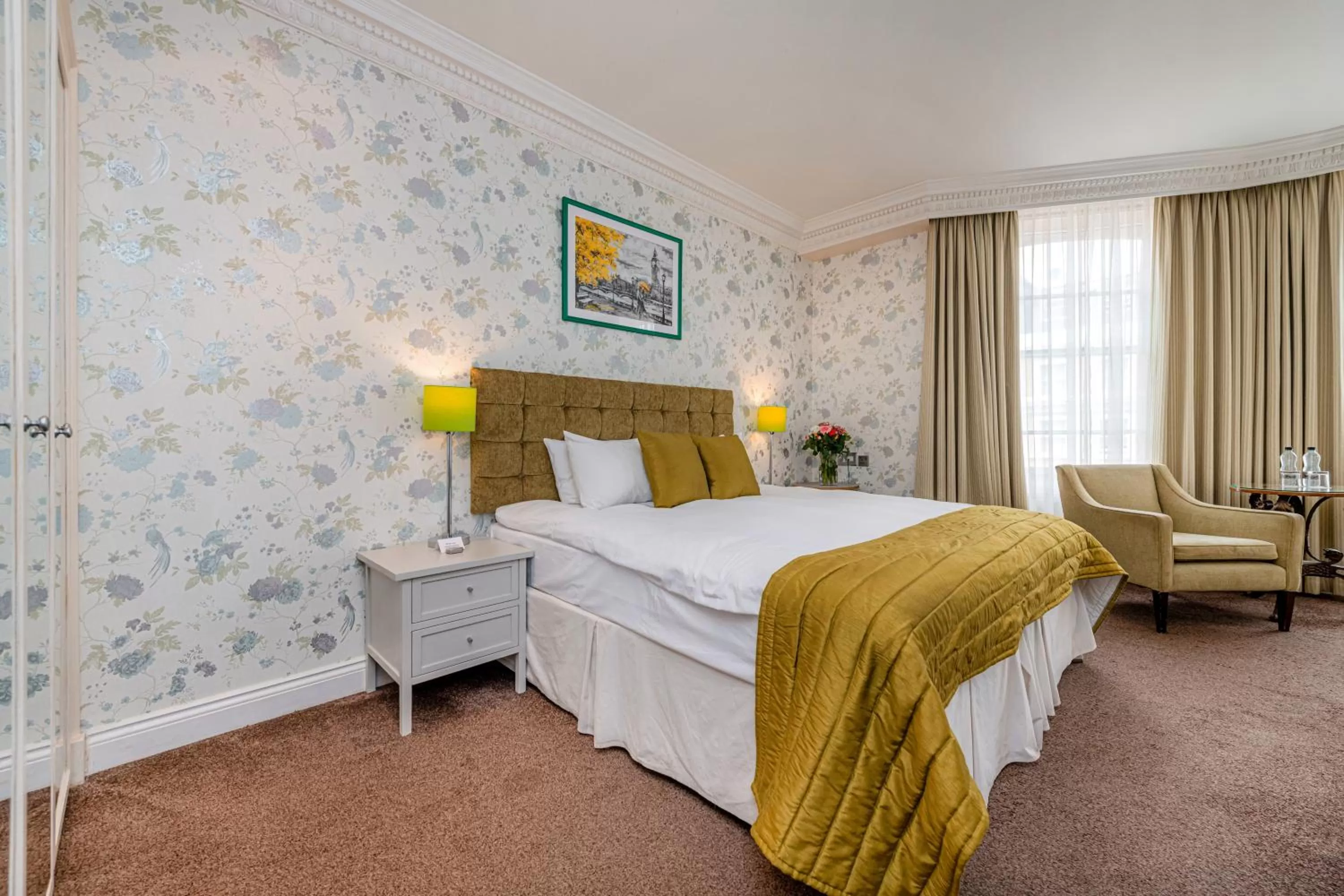 Bedroom, Bed in Ashburn Hotel