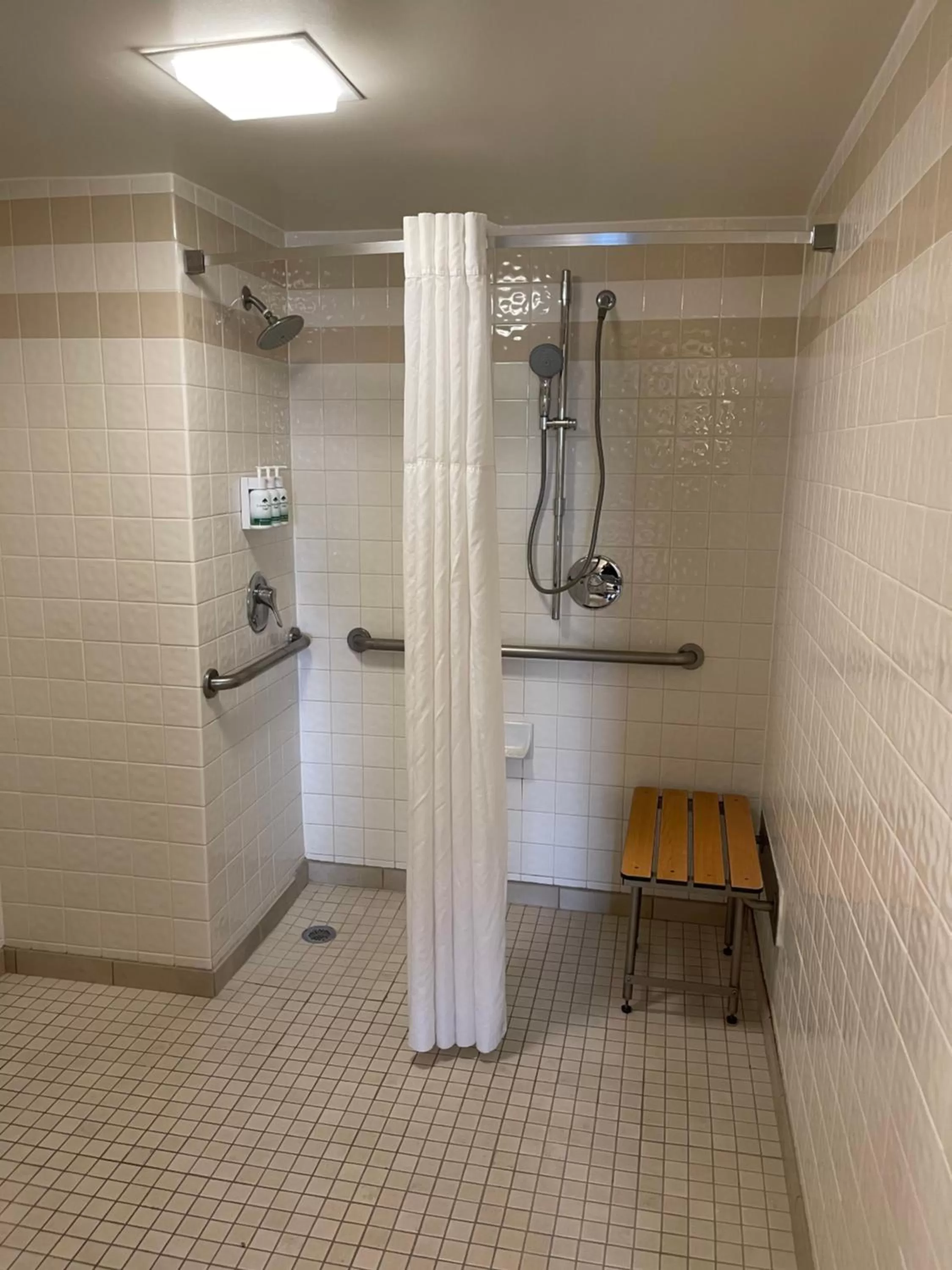 Bathroom in Sonesta Essential Houston Hobby Airport