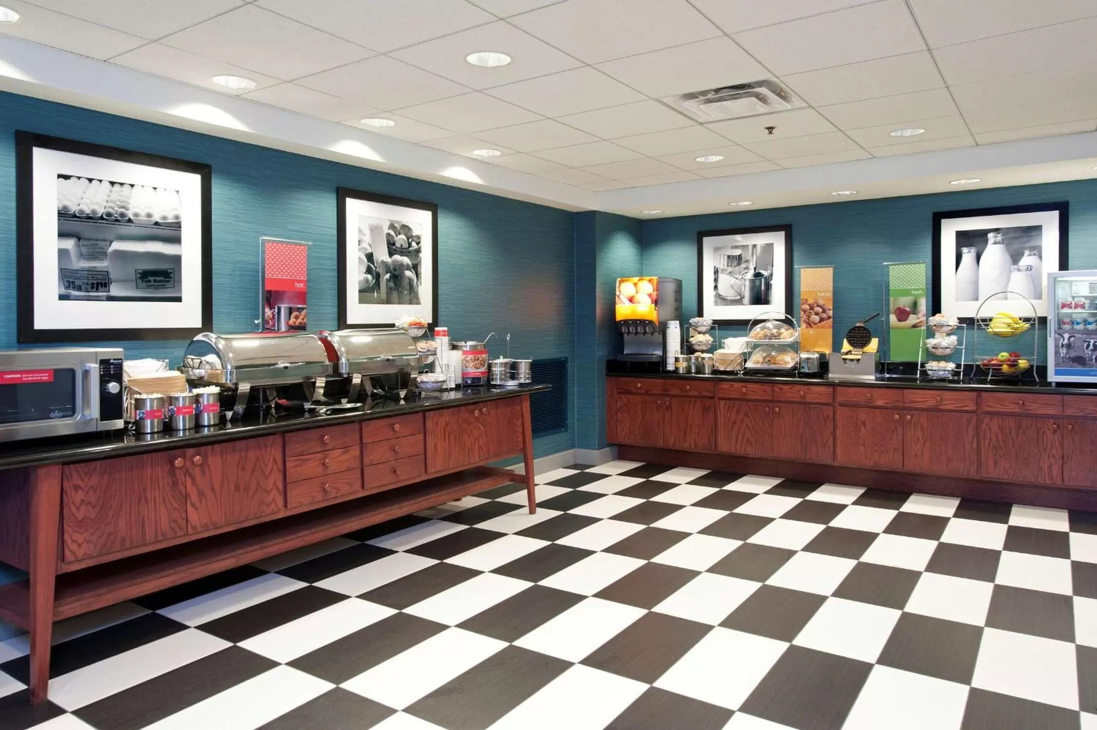 Breakfast in Hampton Inn & Suites Bloomington-Normal