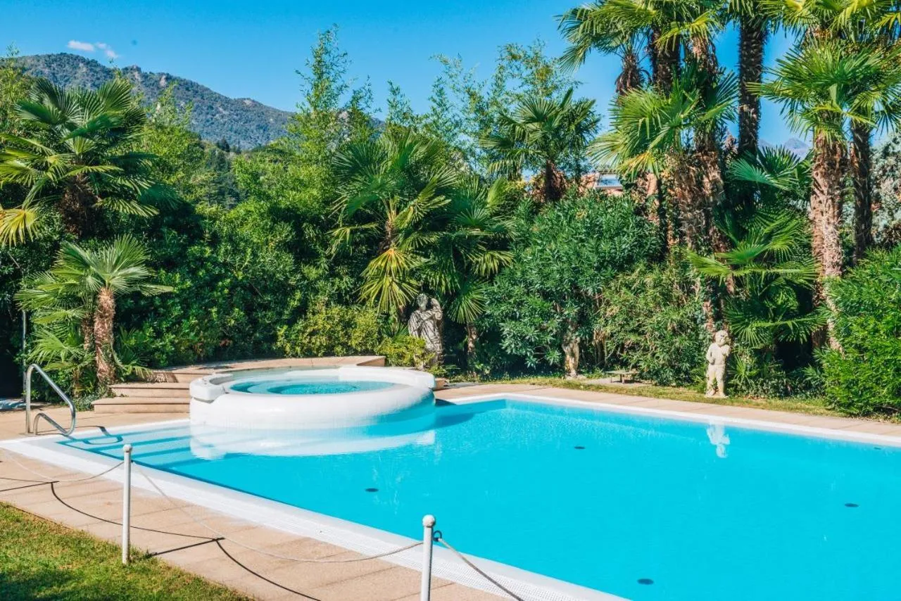 Swimming pool in Hotel Royal