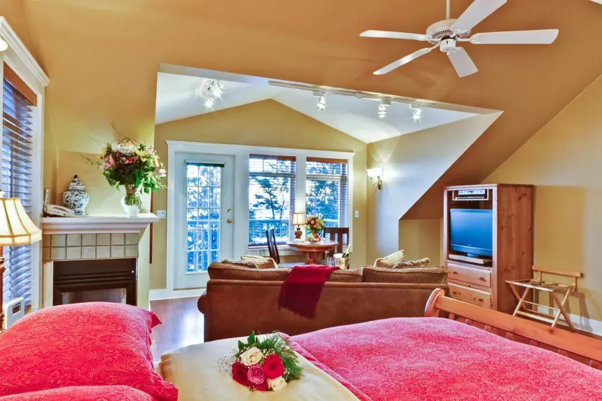 Queen Suite with Ocean View - Penthouse (Adults Only) in Bonniebrook Lodge Queen Suite with Ocean View - Penthouse (Adults Only) in Bonniebrook Lodge