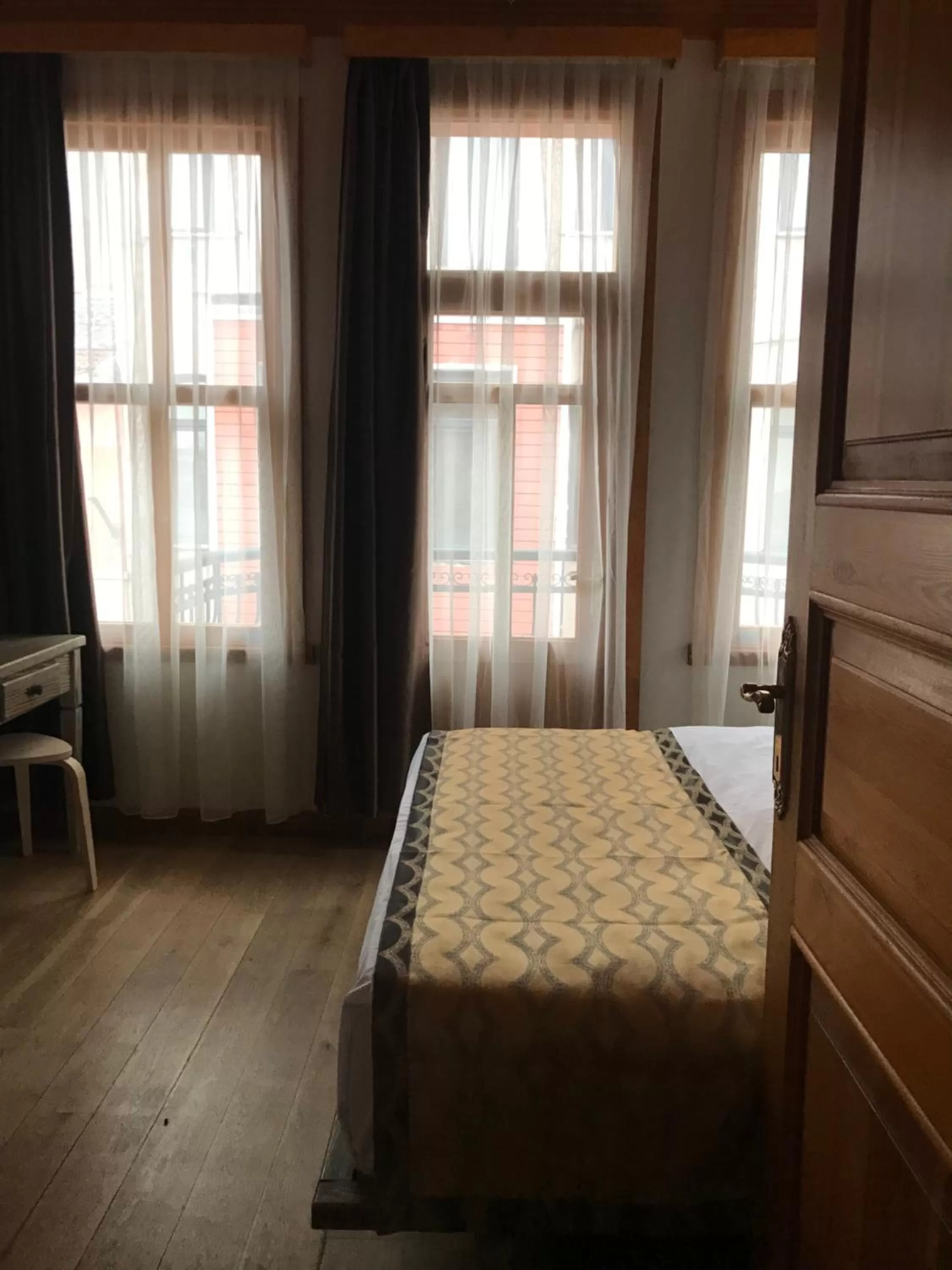 Bedroom, Bed in Green Mansion