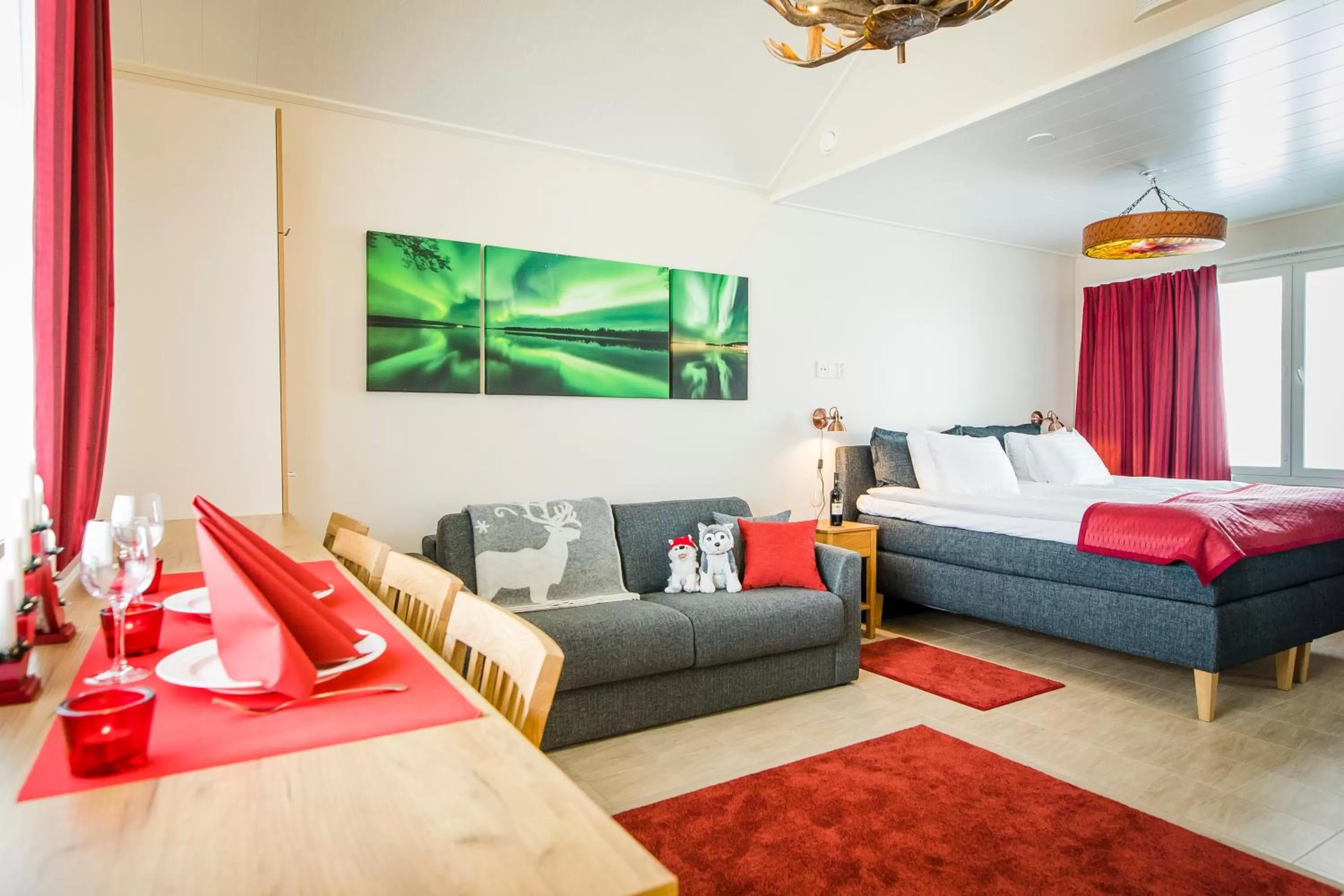 Photo of the whole room, Bed in Santa Claus Holiday Village