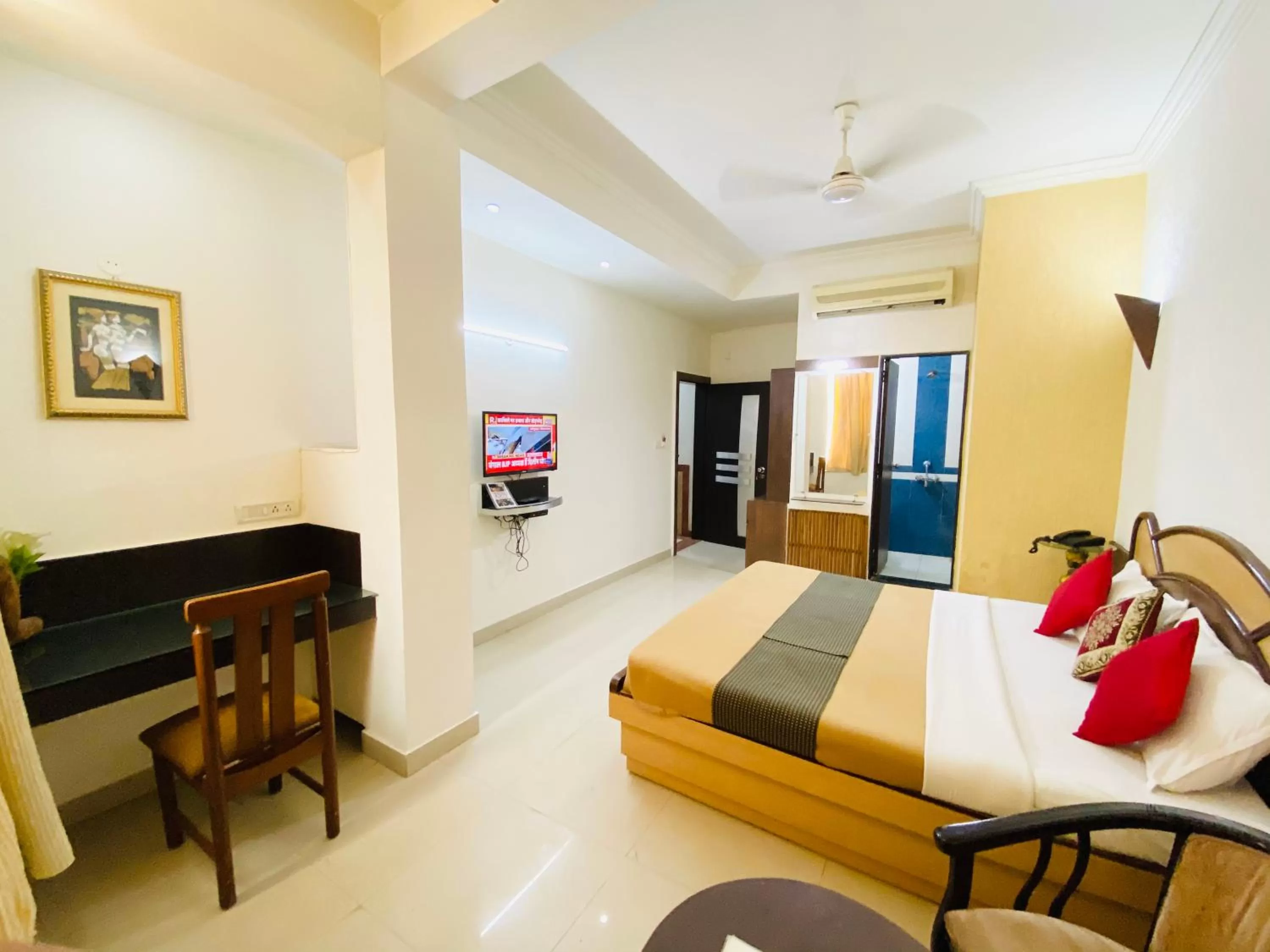 Photo of the whole room, Bed in Hotel The Galaxy