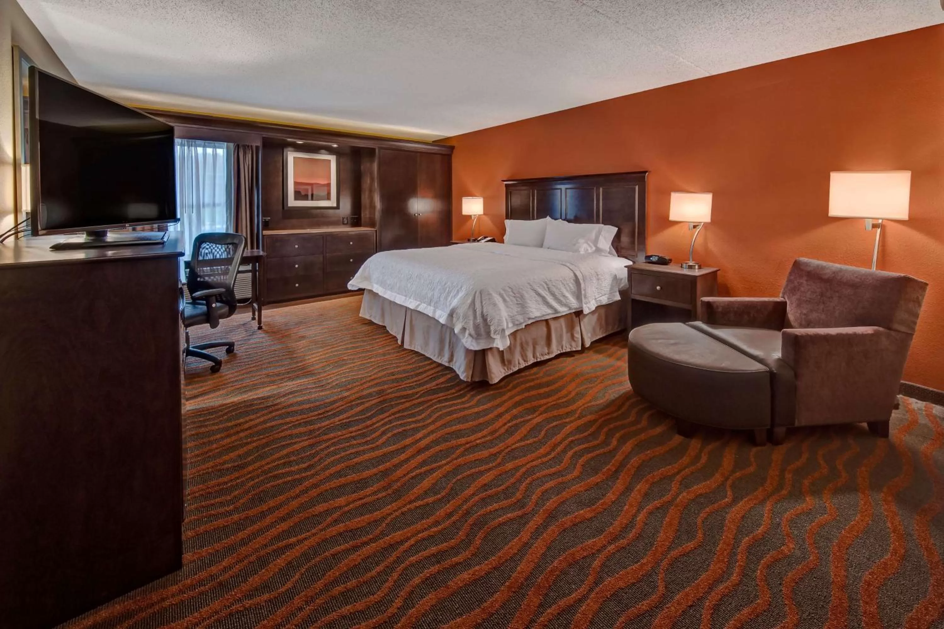 Bed in Hampton Inn by Hilton Clarksville