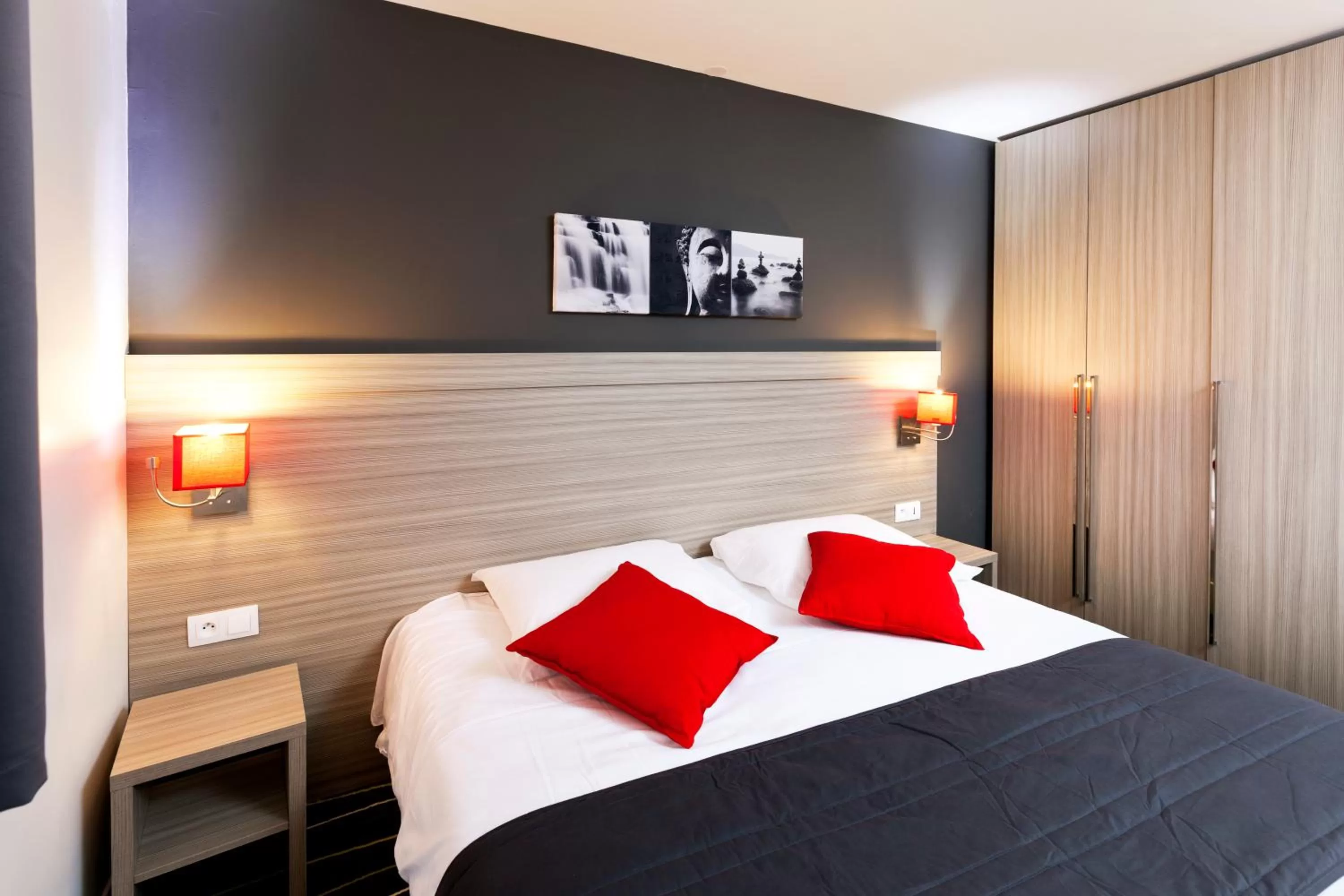 Decorative detail, Bed in The Originals City, Marne-la-Vallée Est, Meaux ,GLASSY HOTEL