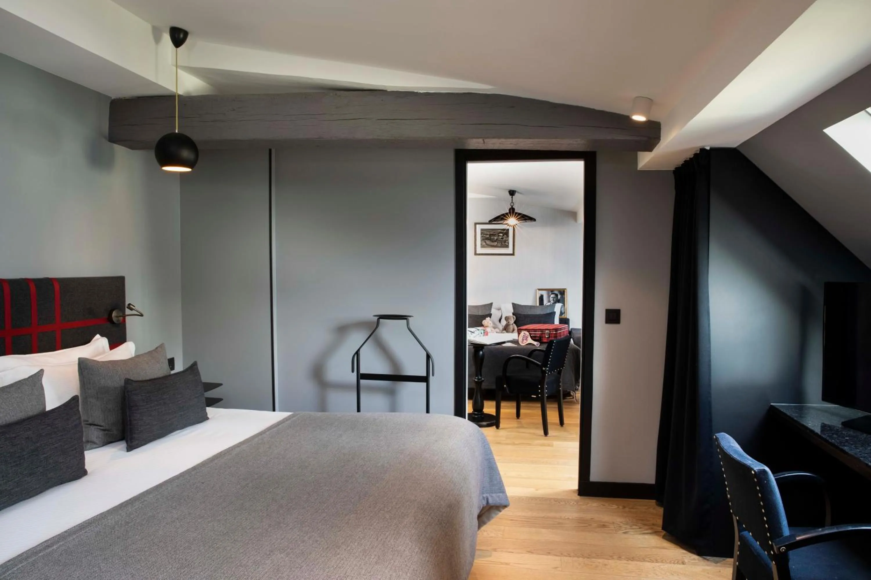 Photo of the whole room, Bed in Hotel Monsieur & Spa