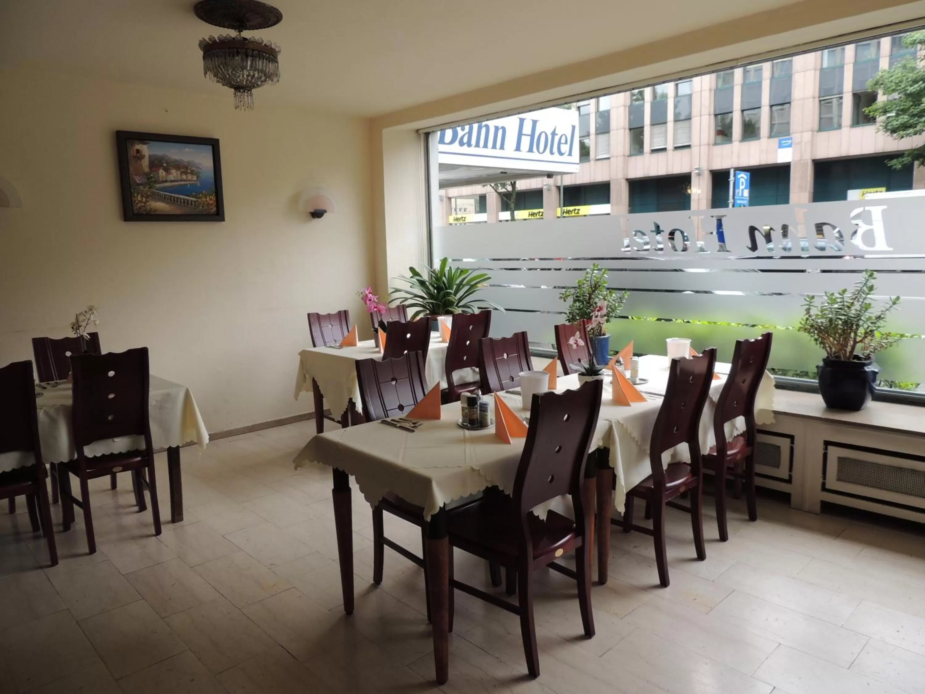 Restaurant/places to eat in Bahn-Hotel