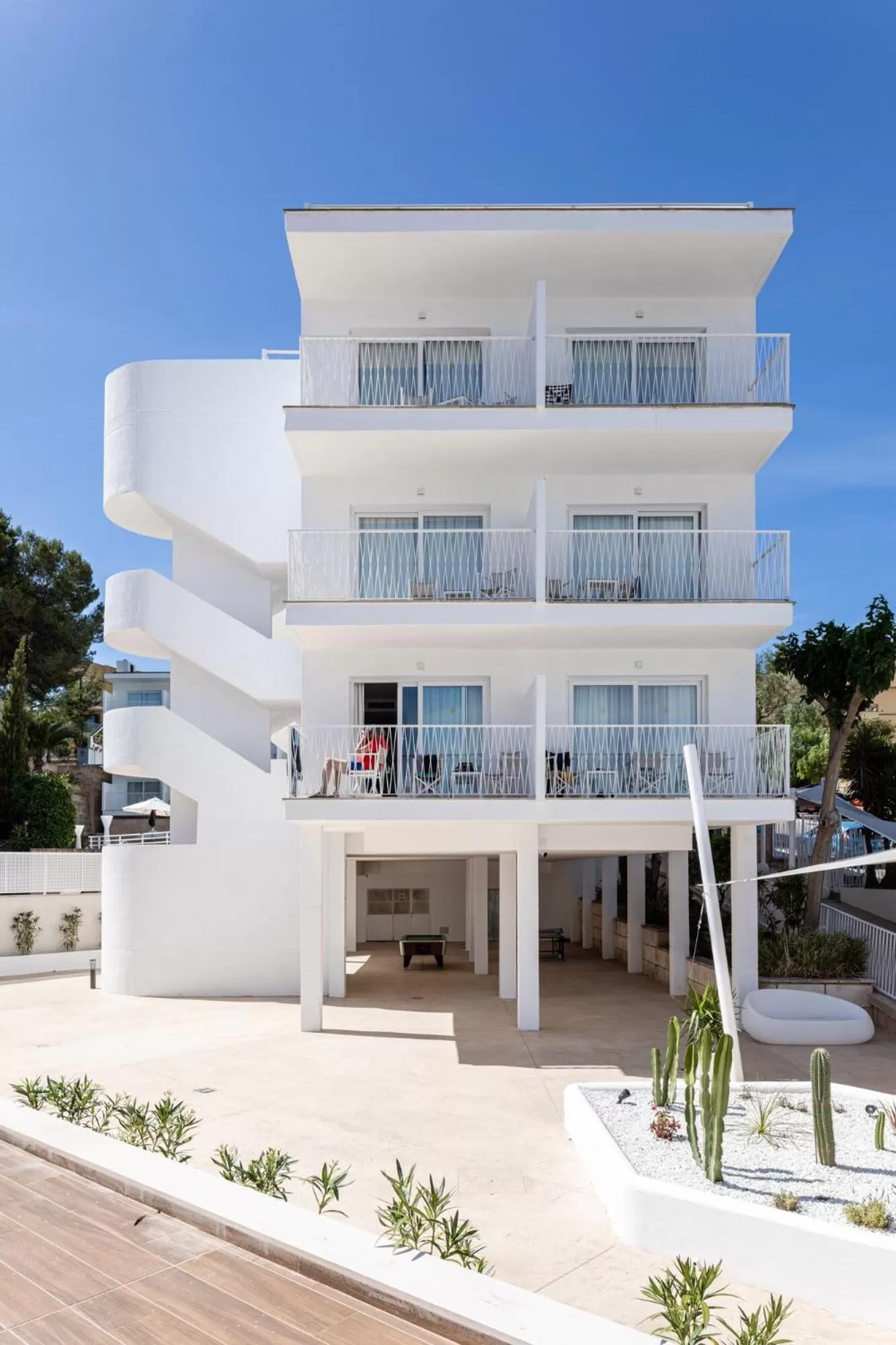 Property building in Hotel Torá