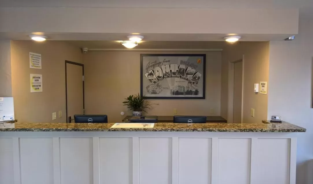 Lobby or reception in Super 8 by Wyndham Dillon