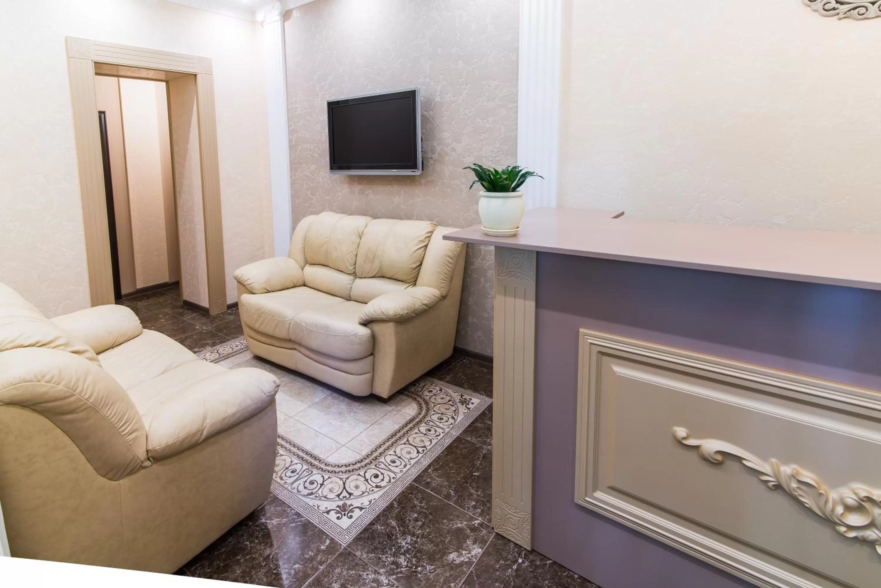 Communal lounge/ TV room in L.O.Y Family Hotel