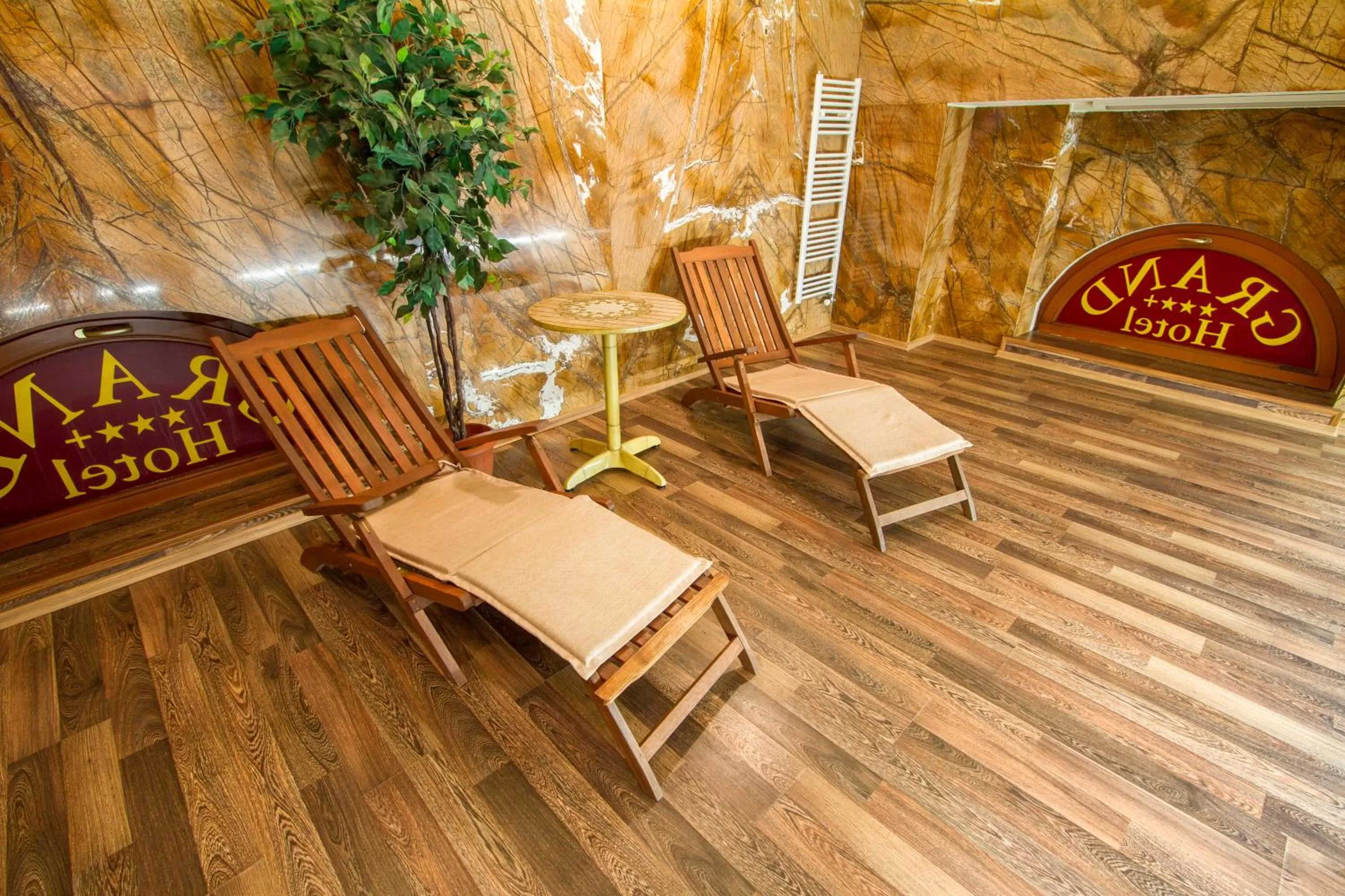 Spa and wellness centre/facilities, Patio/Outdoor Area in Hotel Grand