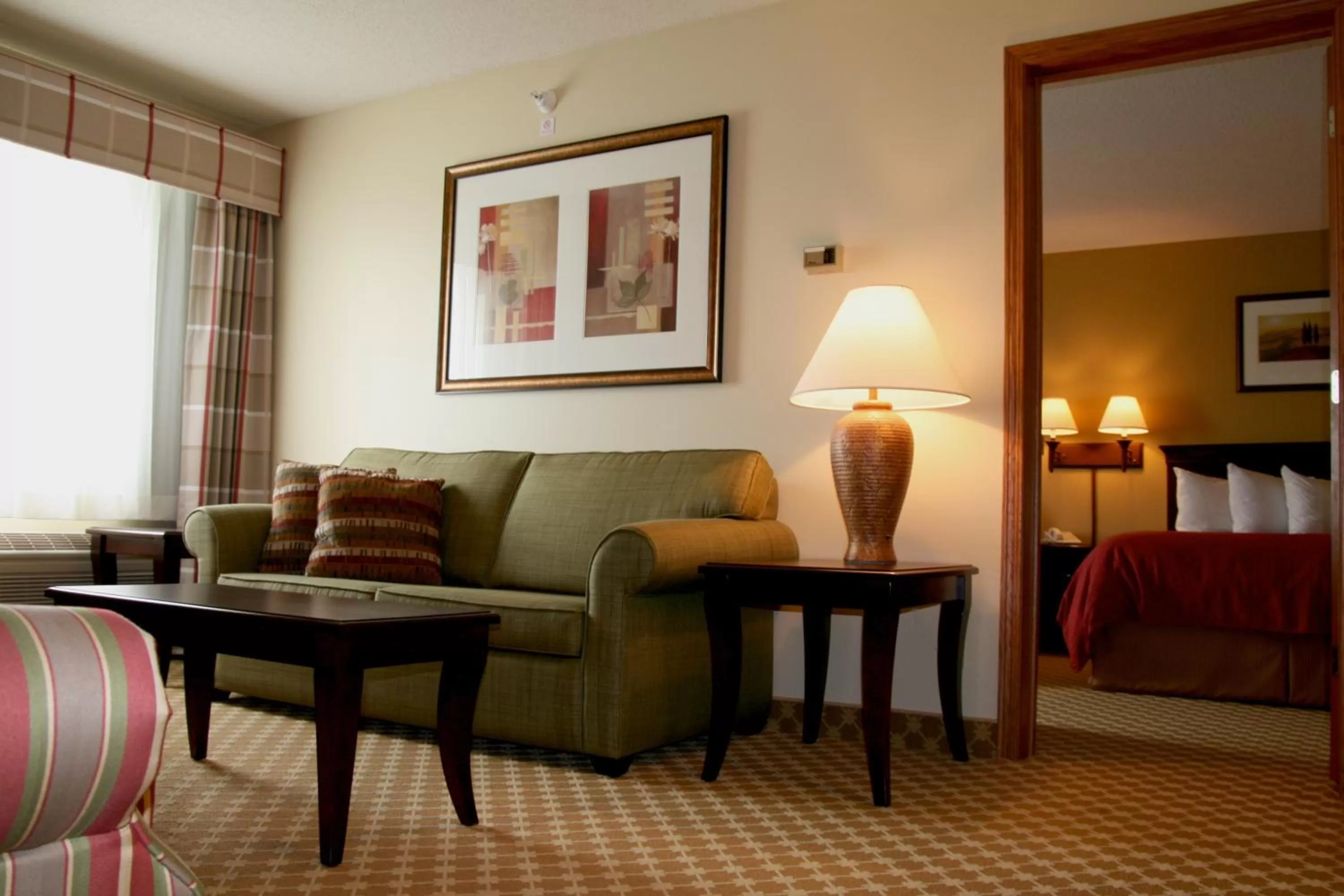 Living room, Bed in Country Inn & Suites by Radisson, Lincoln North Hotel and Conference Center, NE