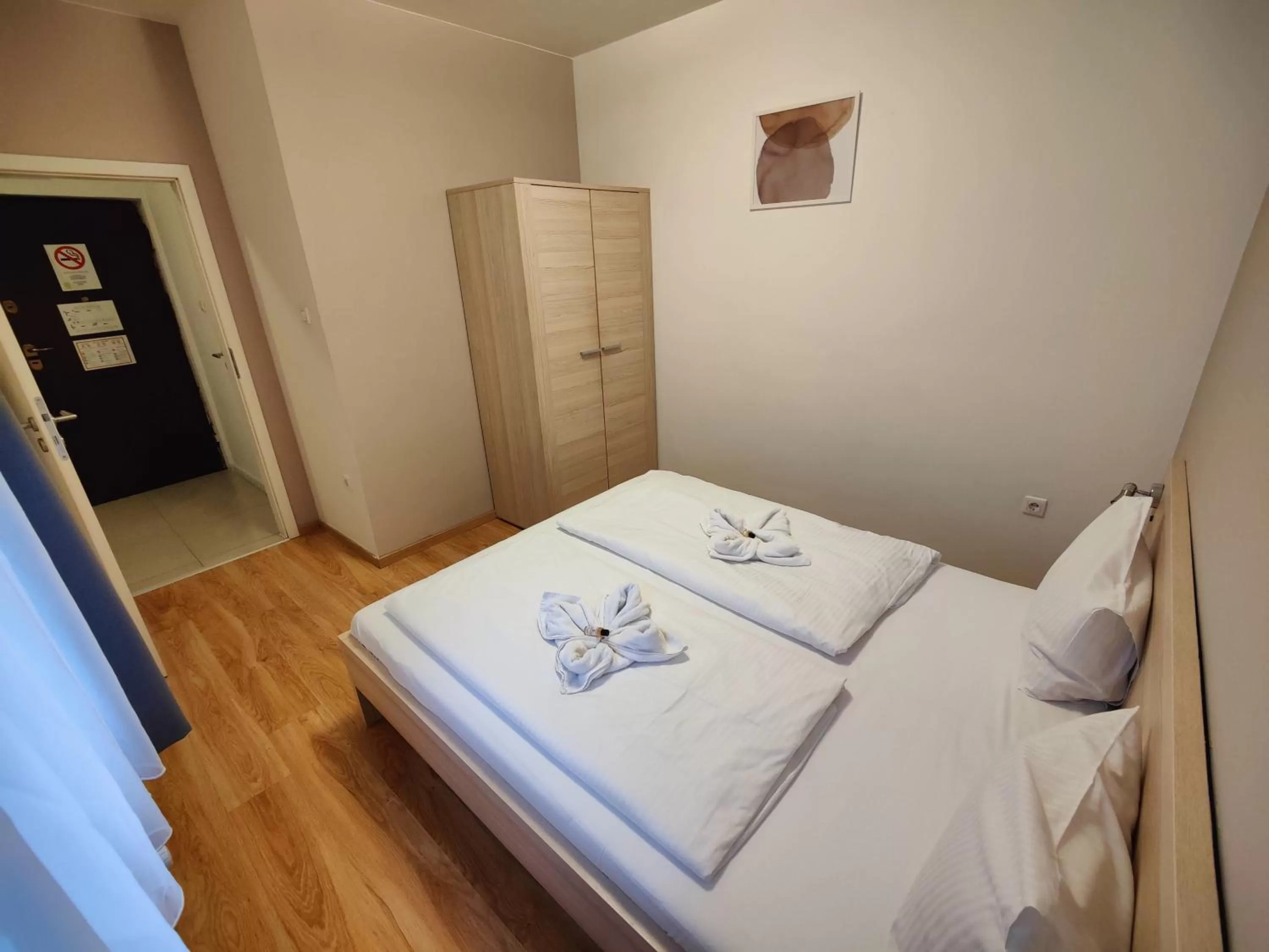 Bed in Corvin Plaza Apartments & Suites