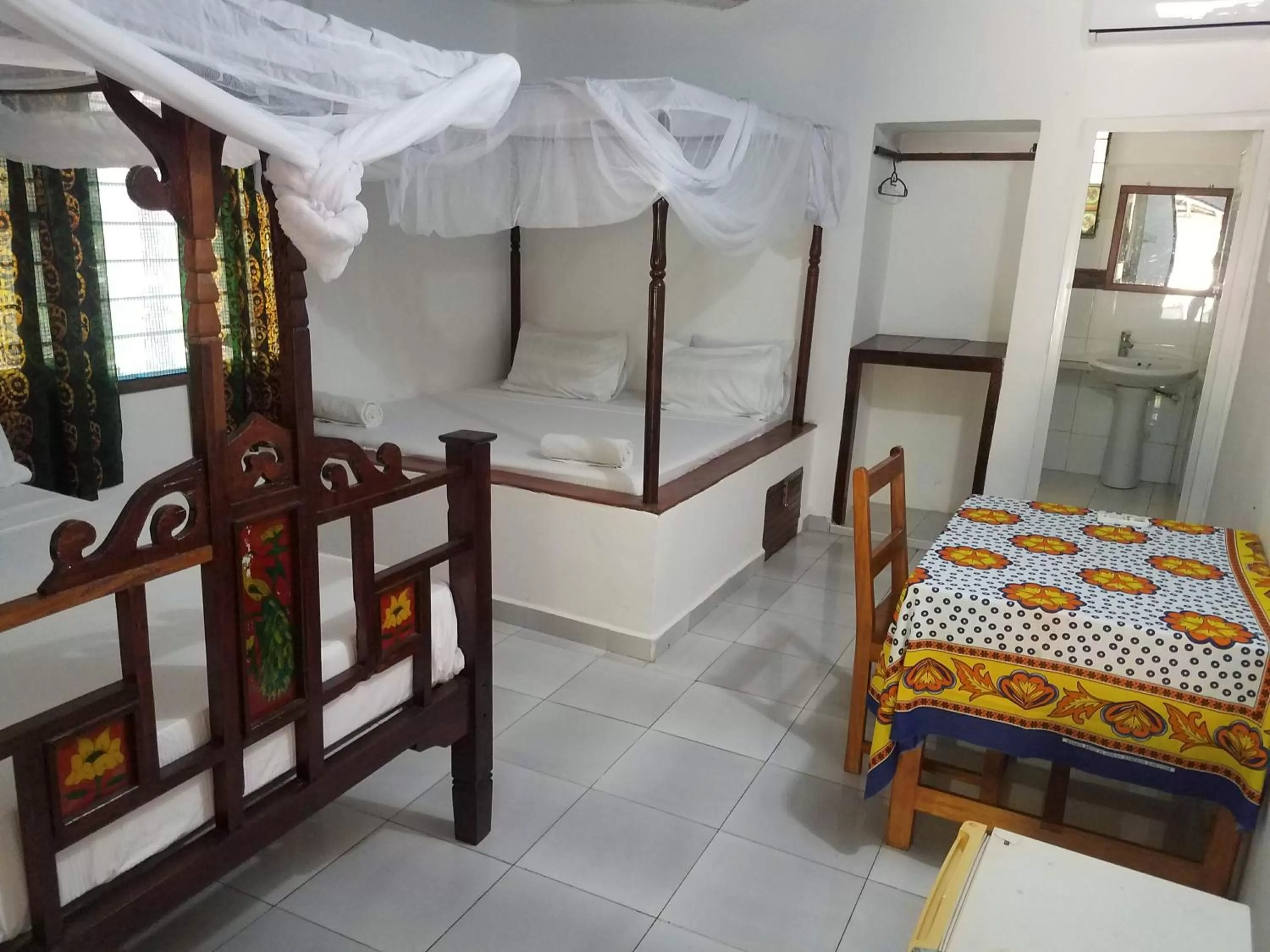 Baraka Aquarium Bungalows