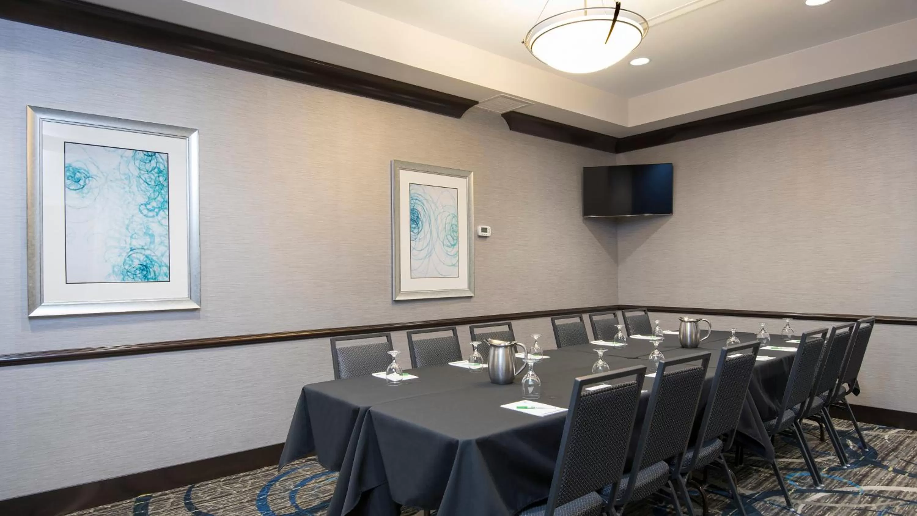 Meeting/conference room in Holiday Inn Indianapolis Airport by IHG