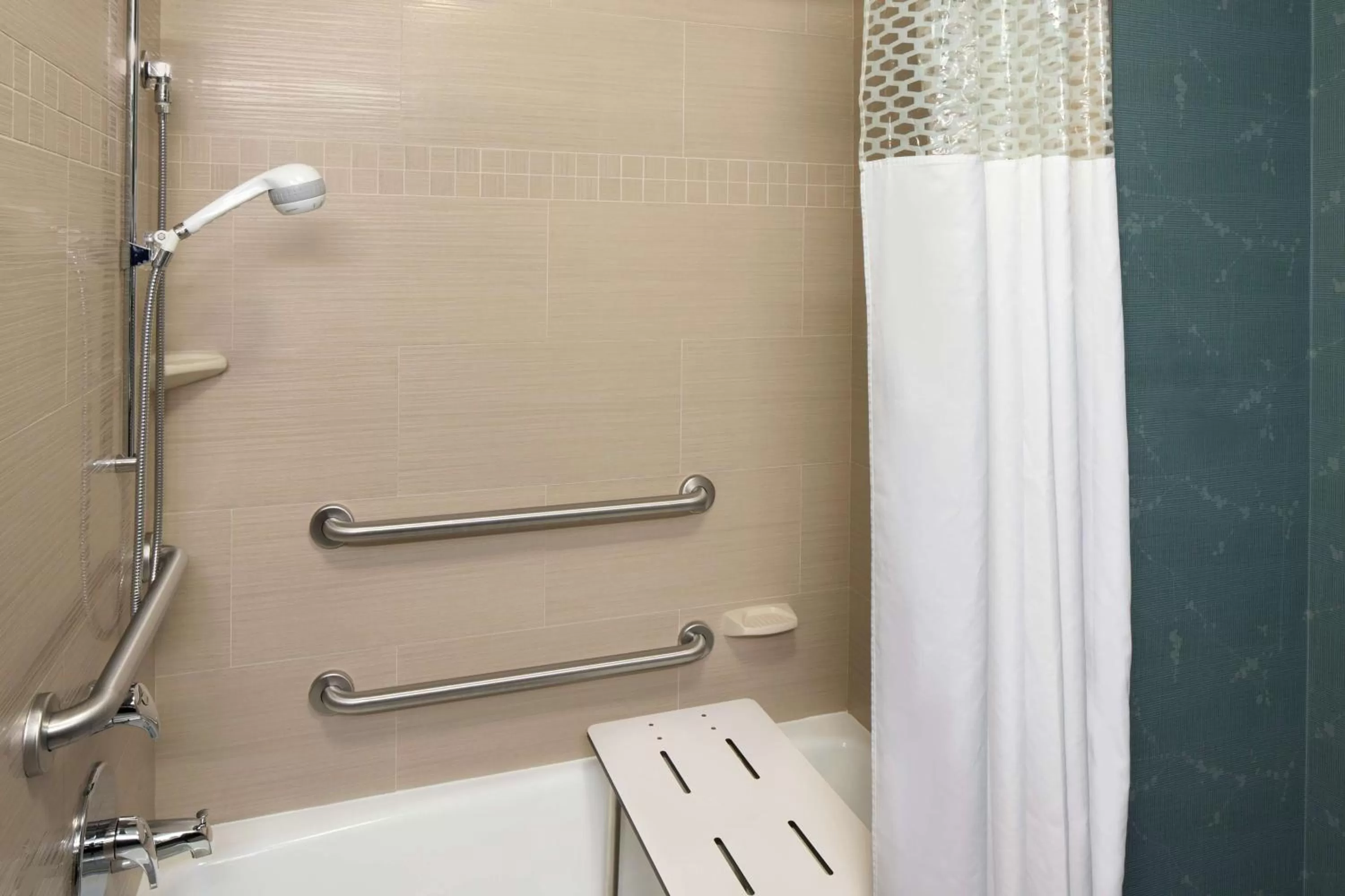 Bathroom in Hampton Inn & Suites Aberdeen/APG South
