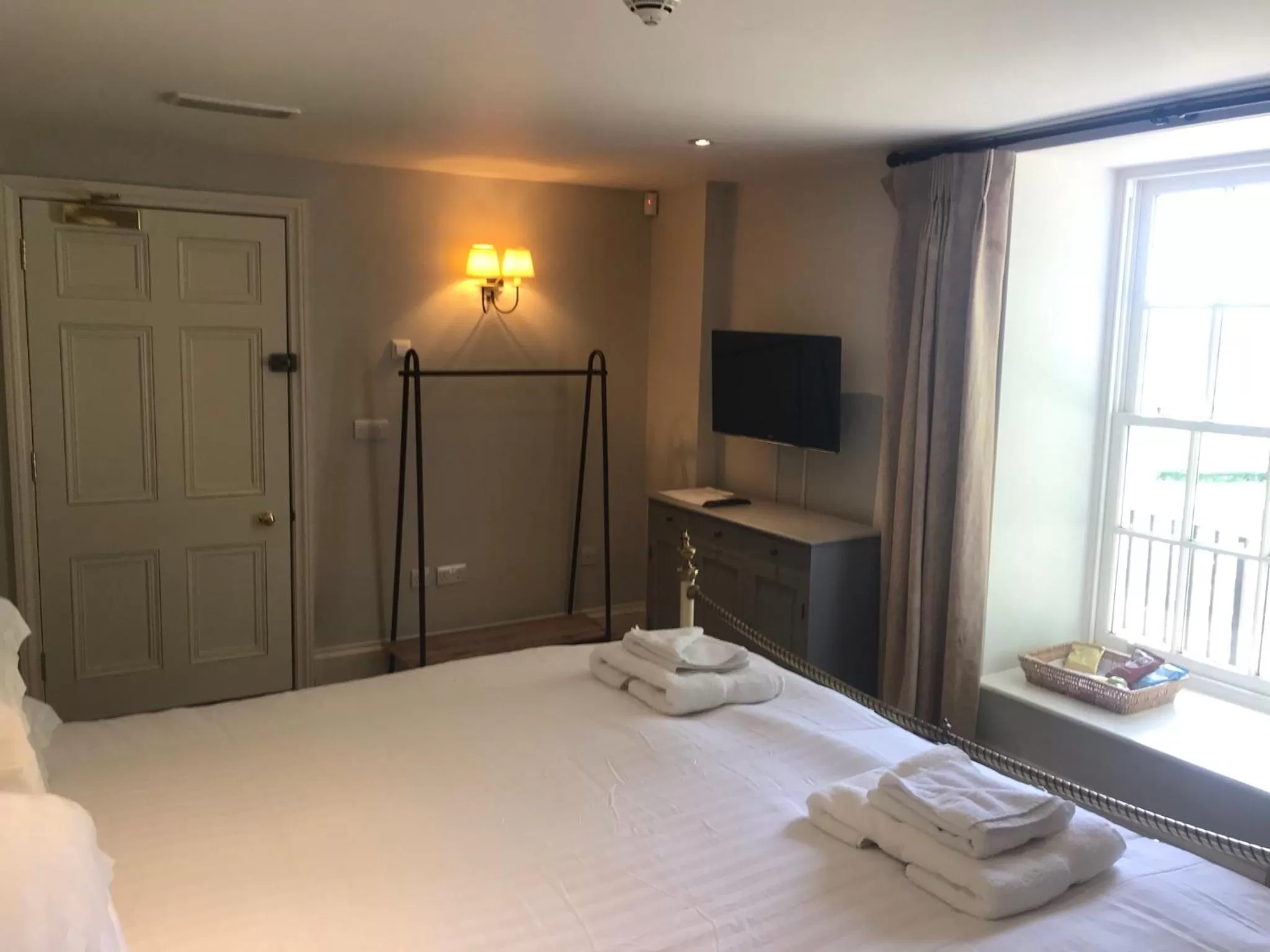 Photo of the whole room, Bed in The Farmhouse at Bodnant Welsh Food