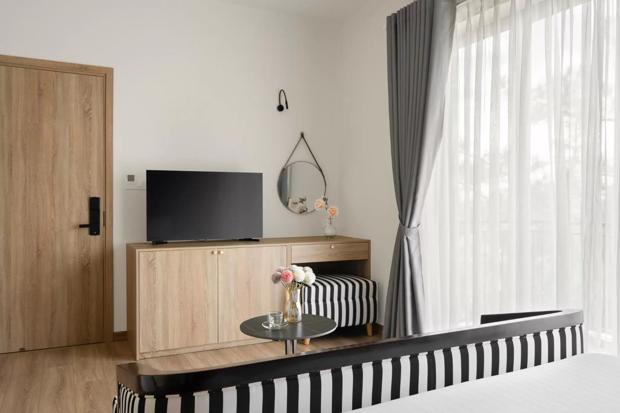 TV and multimedia in De La Sol Villa Dalat