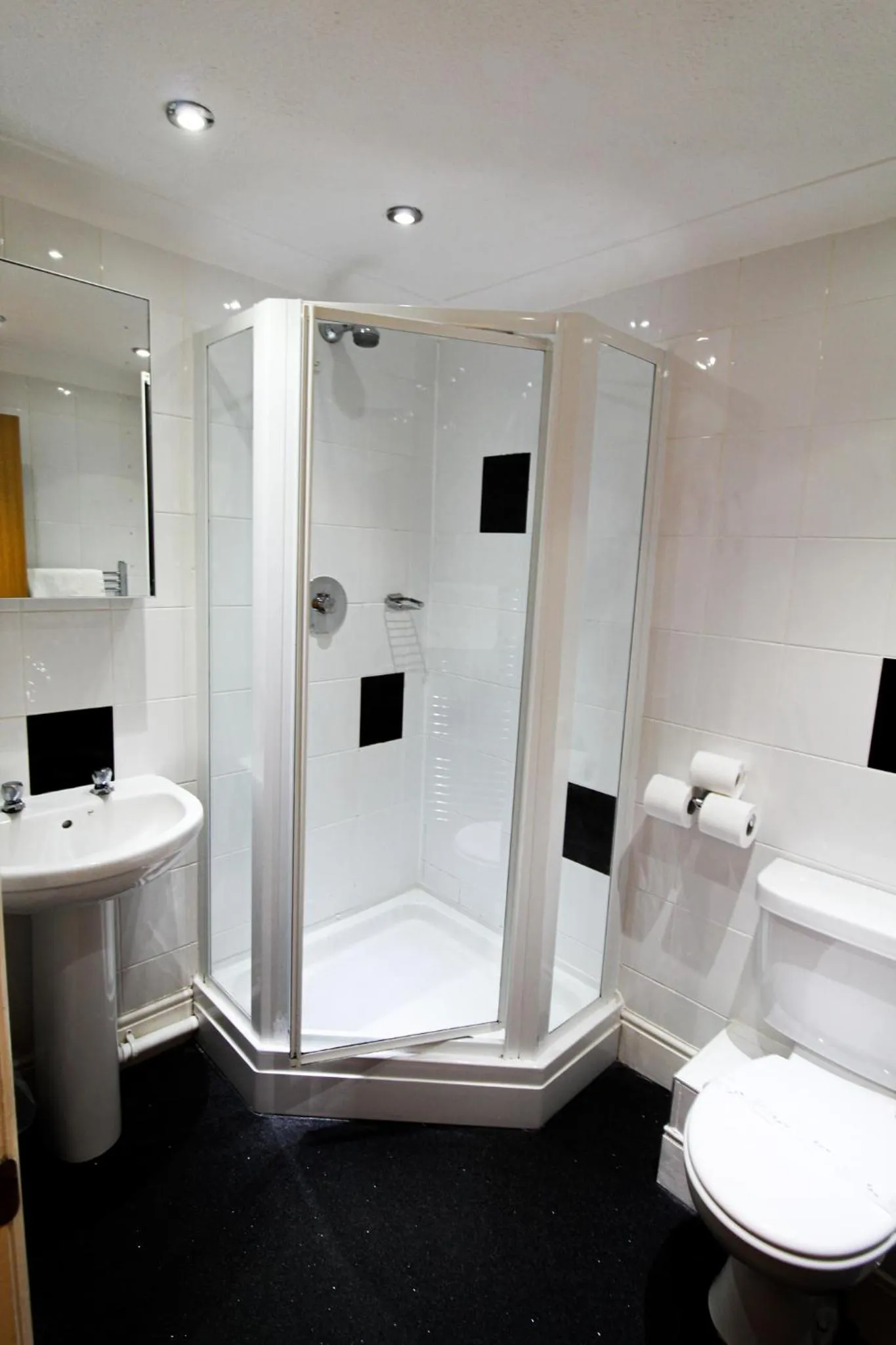 Bathroom in The Heritage Hotel