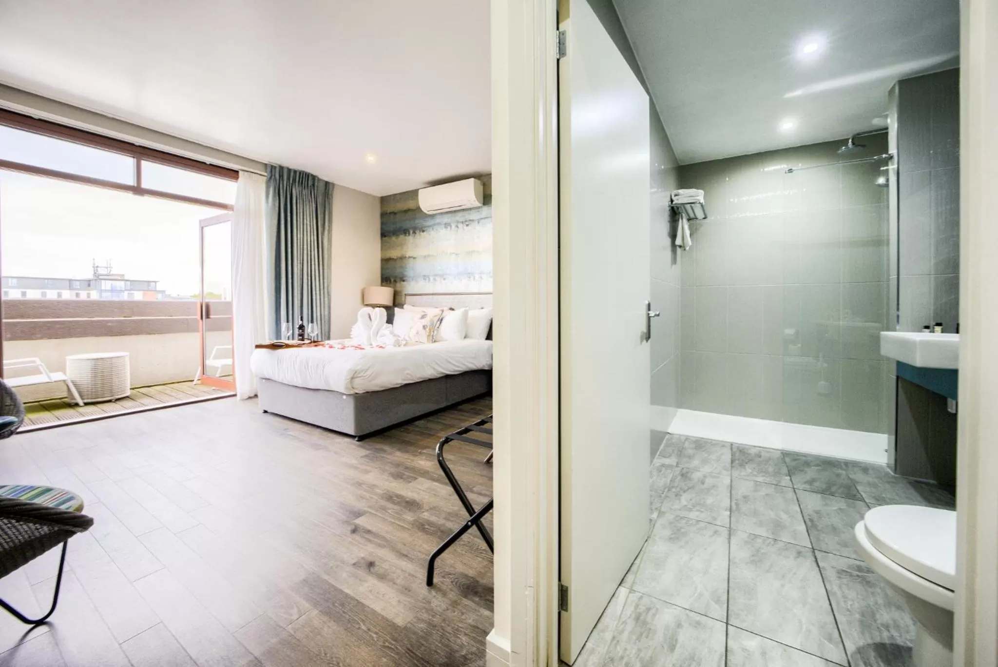 Photo of the whole room, Bed in Villare Leicester City Centre hotel