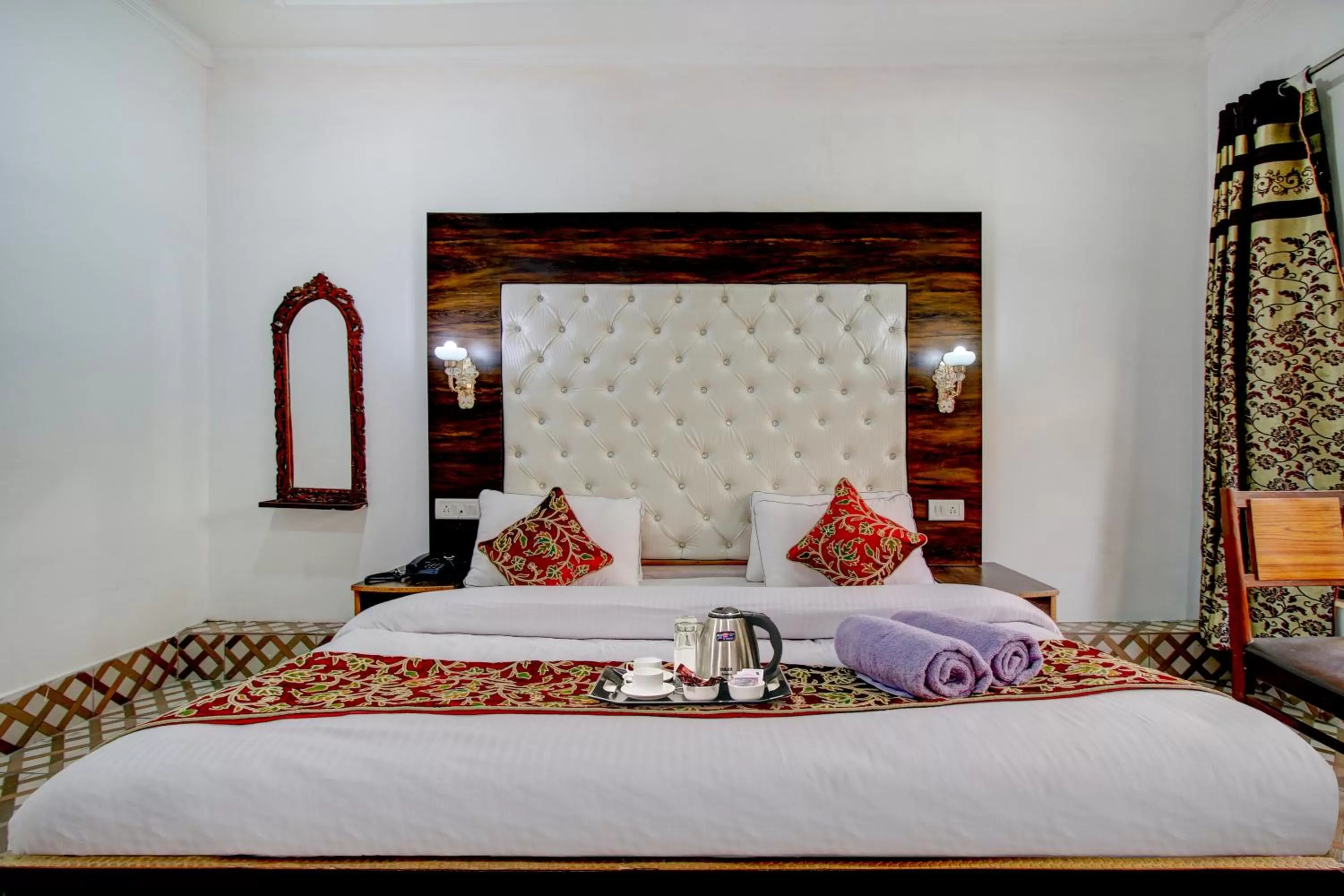 Bed in HOTEL ROYAL HAMEED
