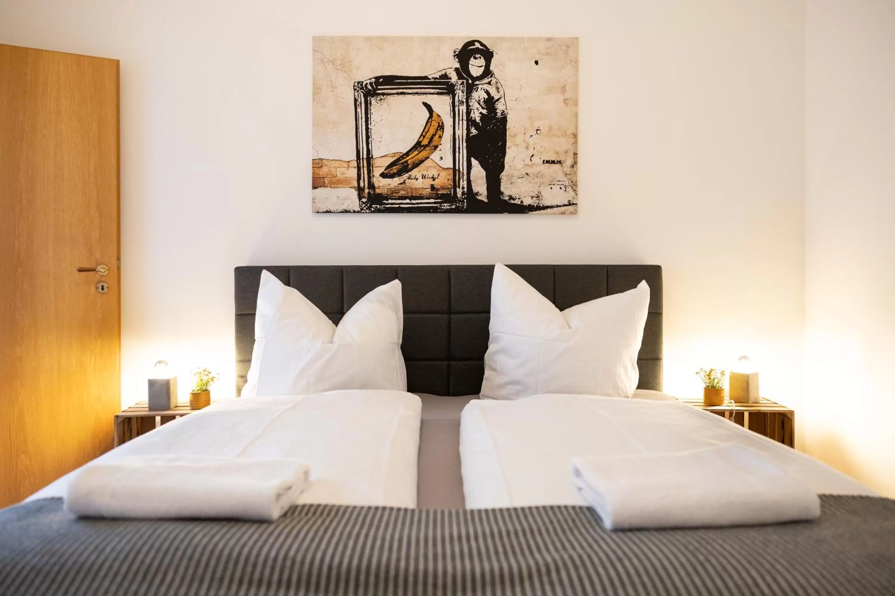 Bed in Ko-Living Space an der Oper - Street Art Design Apartments