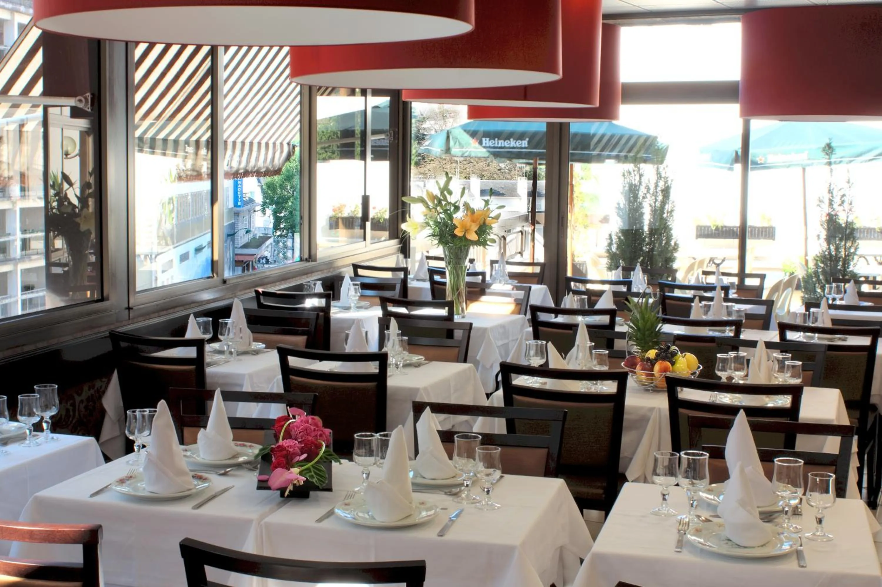 Restaurant/places to eat in Hôtel Sainte-Rose