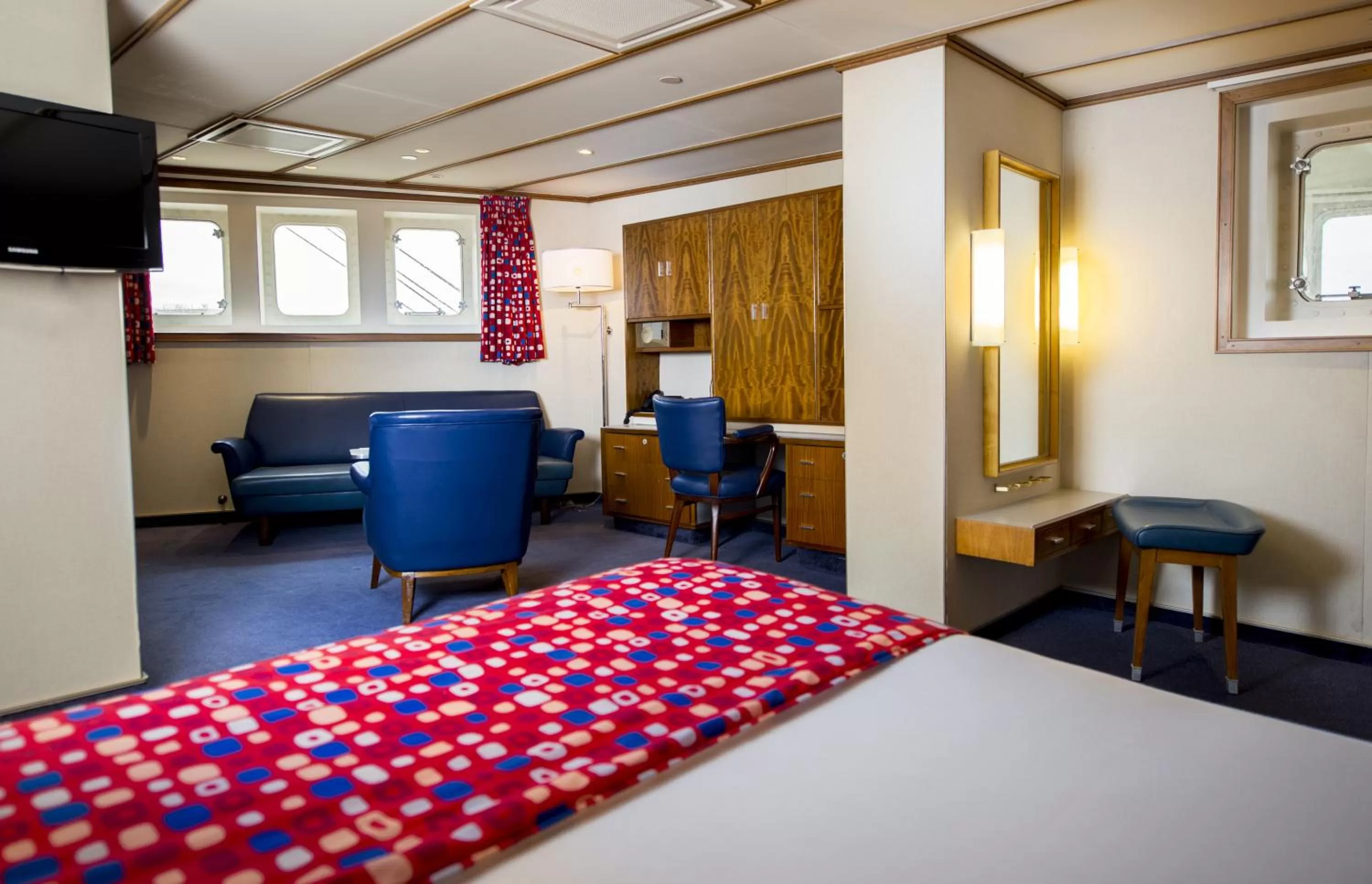 Photo of the whole room, Bed in ss Rotterdam by WestCord