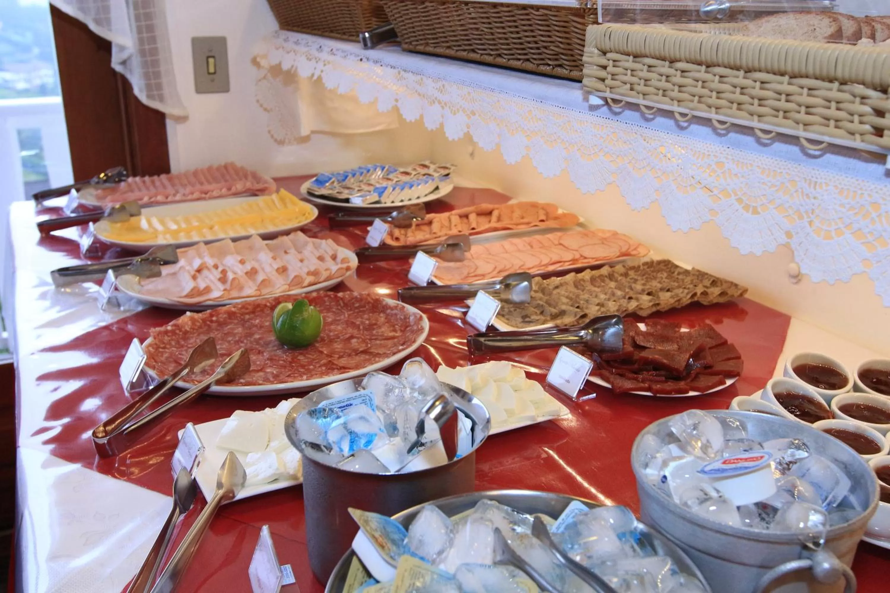 Buffet breakfast in Pousada Recanto Almeida