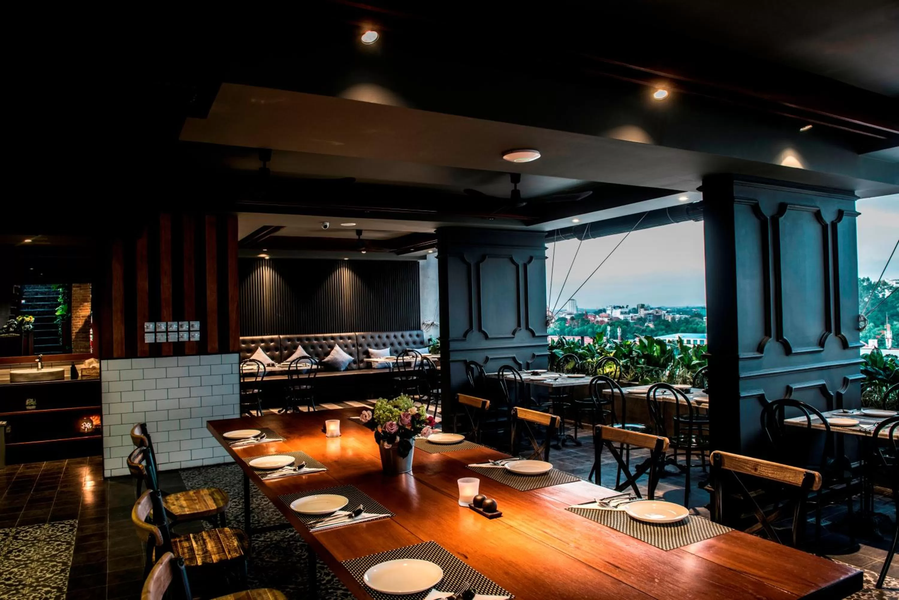 Restaurant/places to eat in Aquarius Hotel and Urban Resort