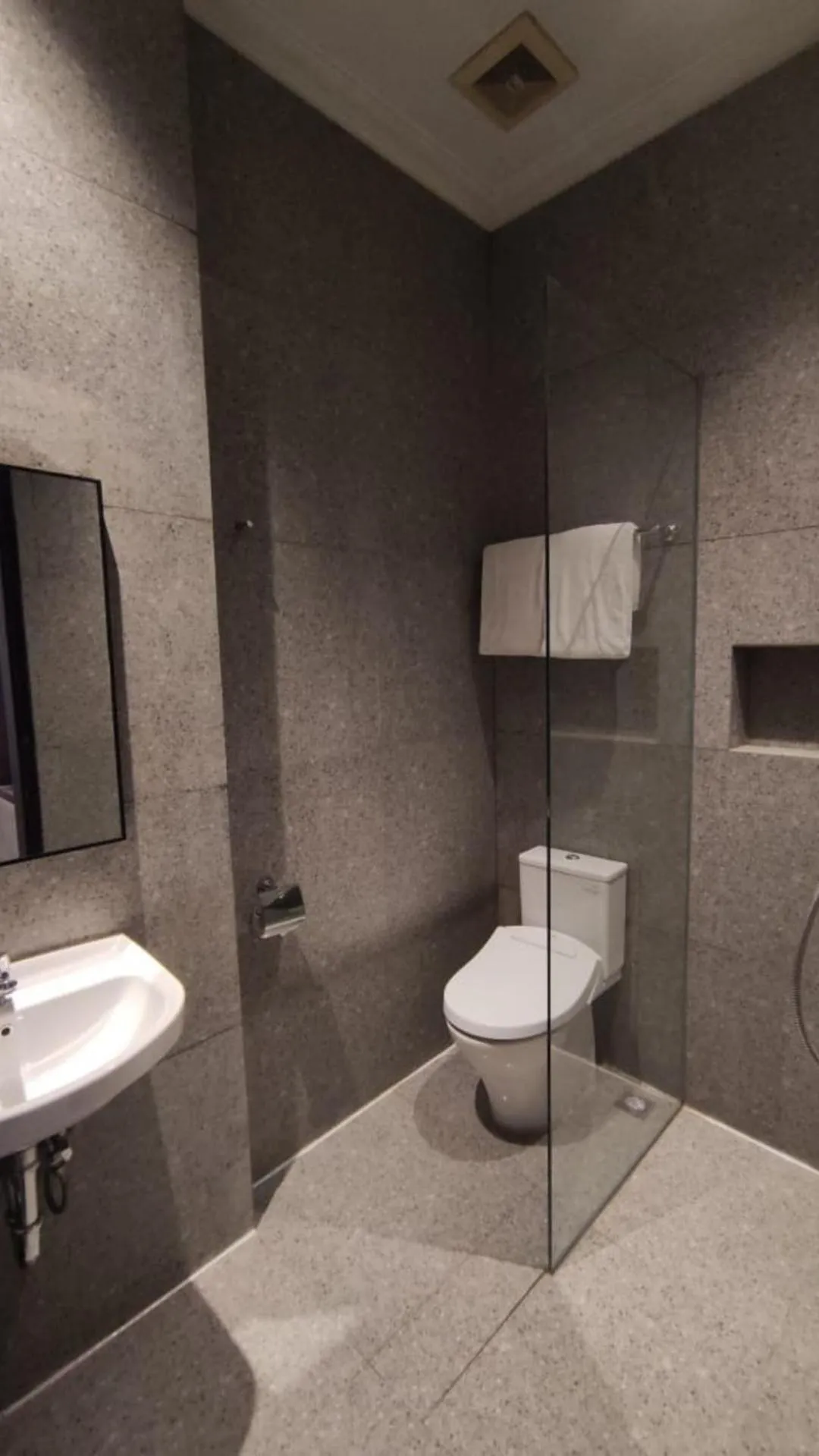 Bathroom in The Grand Palace Hotel Malang